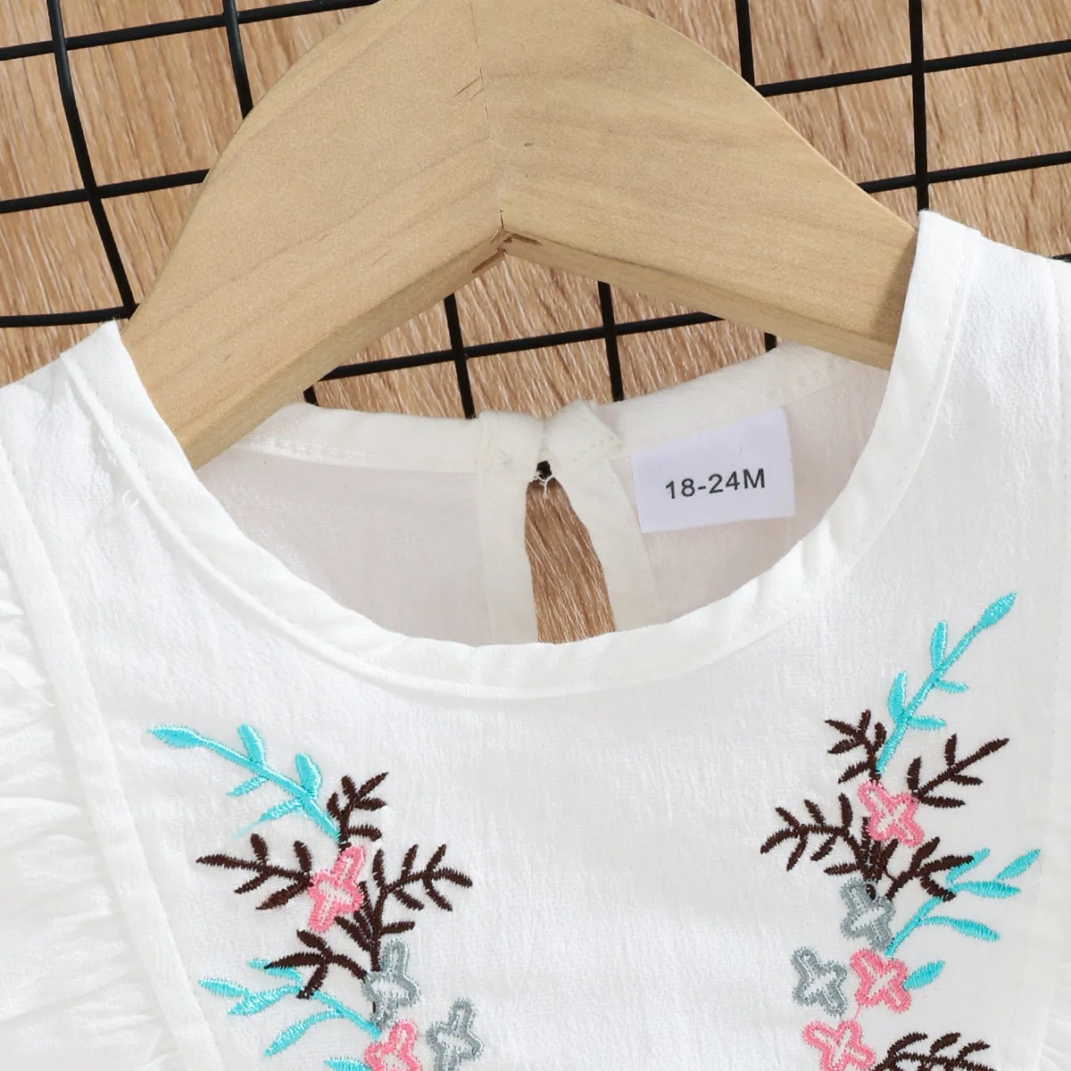 2-piece Baby / Toddler Girl Pretty Floral Embroidery Top and Solid Shorts Sets