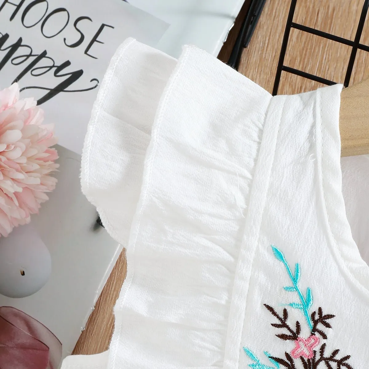2-piece Baby / Toddler Girl Pretty Floral Embroidery Top and Solid Shorts Sets