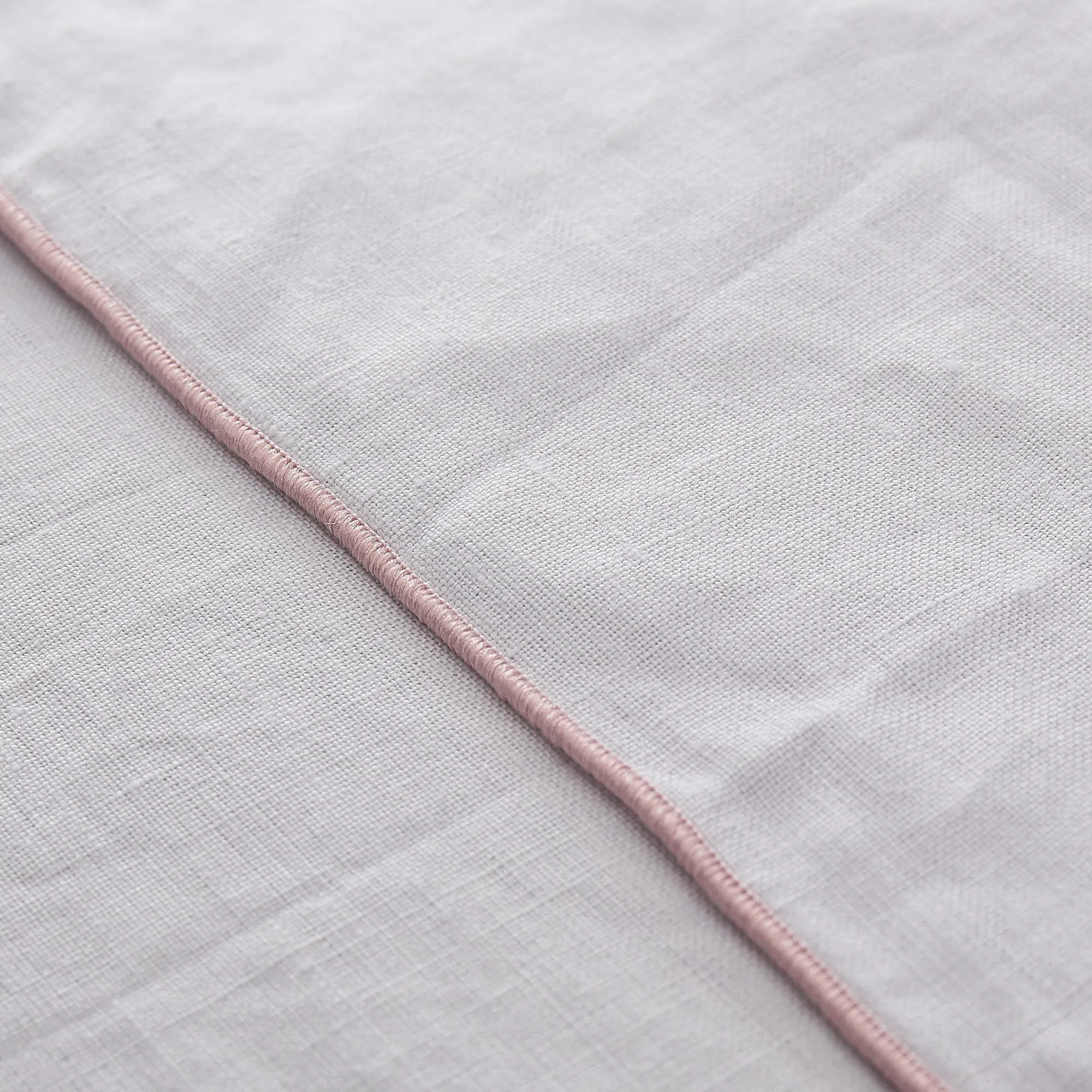 Alvalade Cushion [Light grey/Powder Pink]
