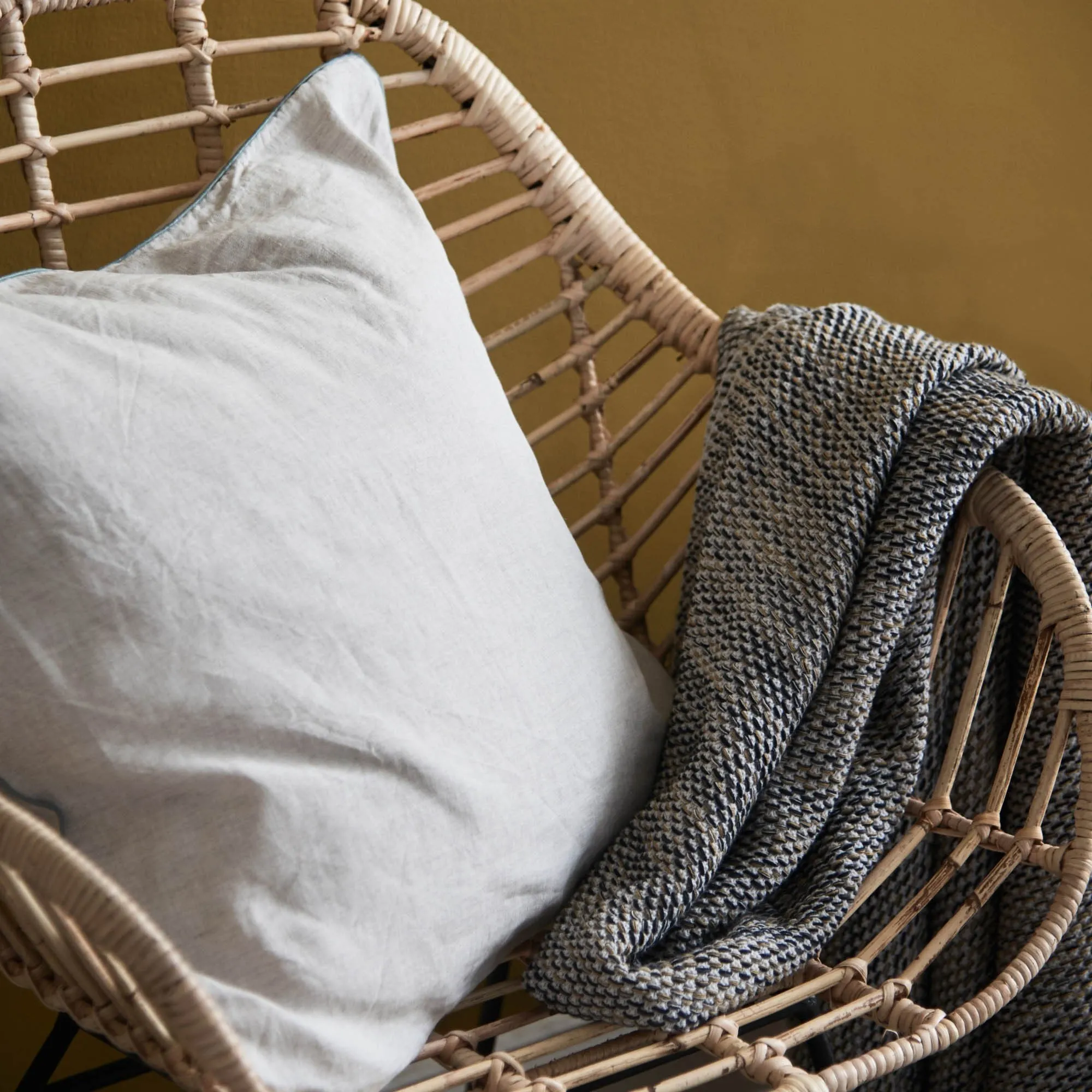 Alvalade Cushion [Natural/Green grey]