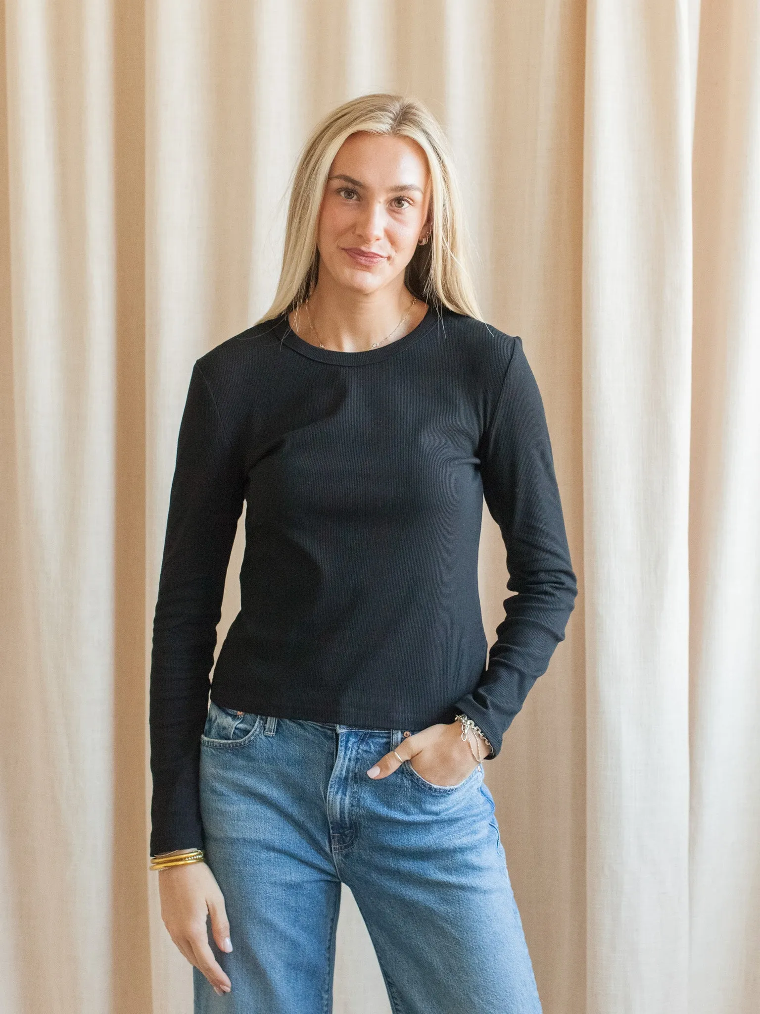 Winter Hoodie UV Protective Coating Annie Tee - Black