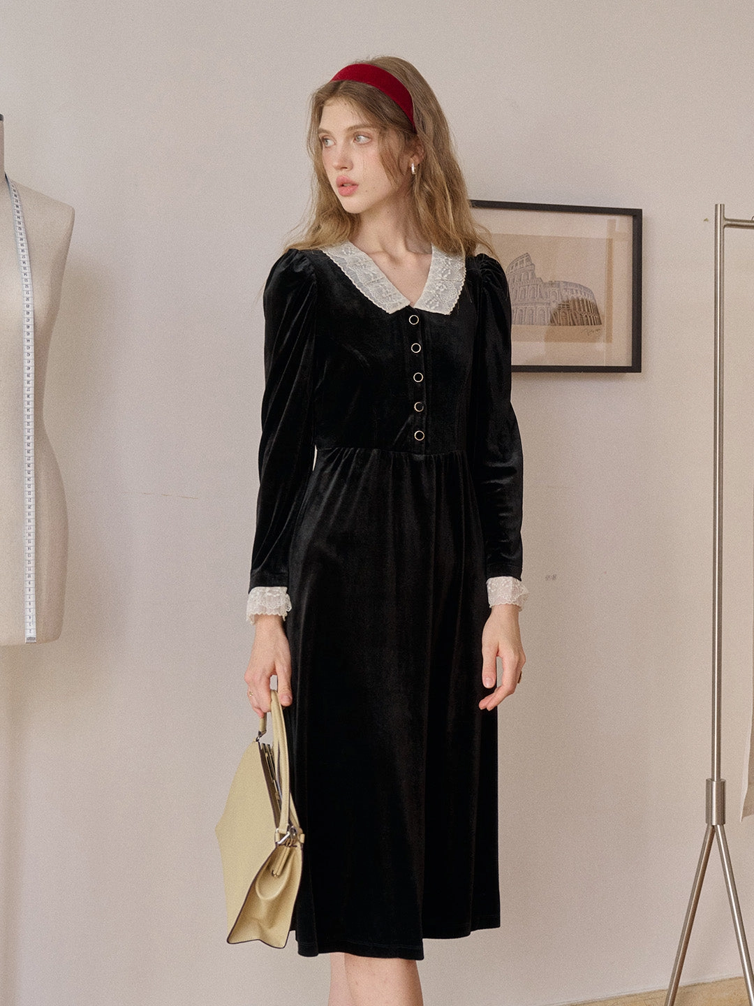 Anti Bacterial Treatment Emely V-Neck Velvet Lace Dress Anti Static Weave Technology Durable Fiber Blend
