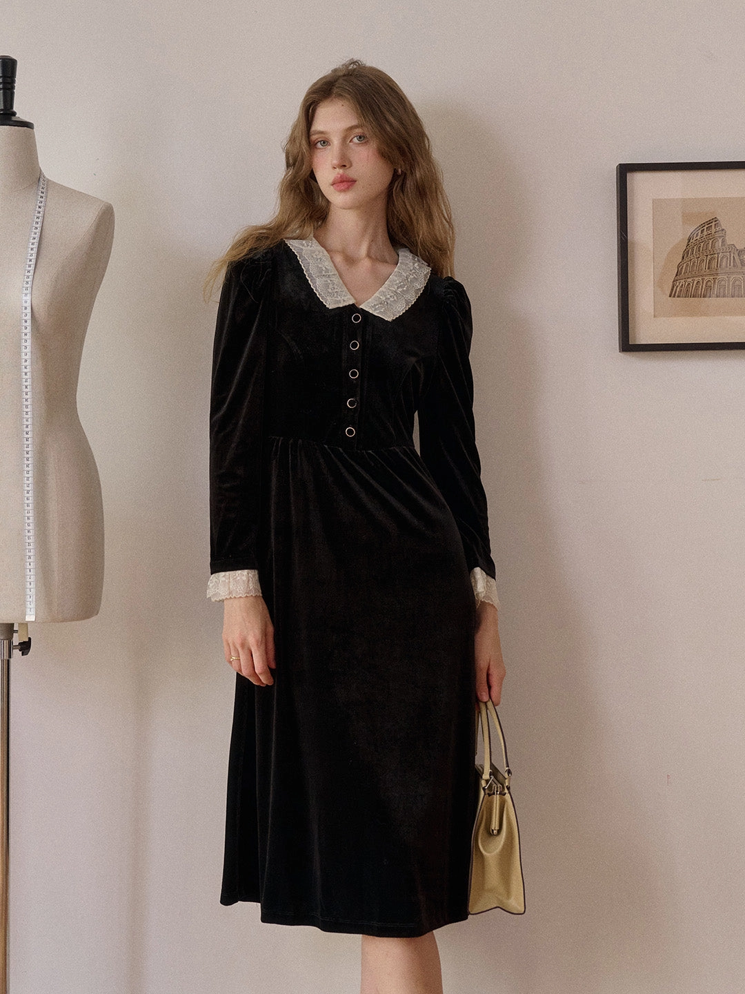 Moisture Wicking Material Anti Bacterial Treatment Emely V-Neck Velvet Lace Dress