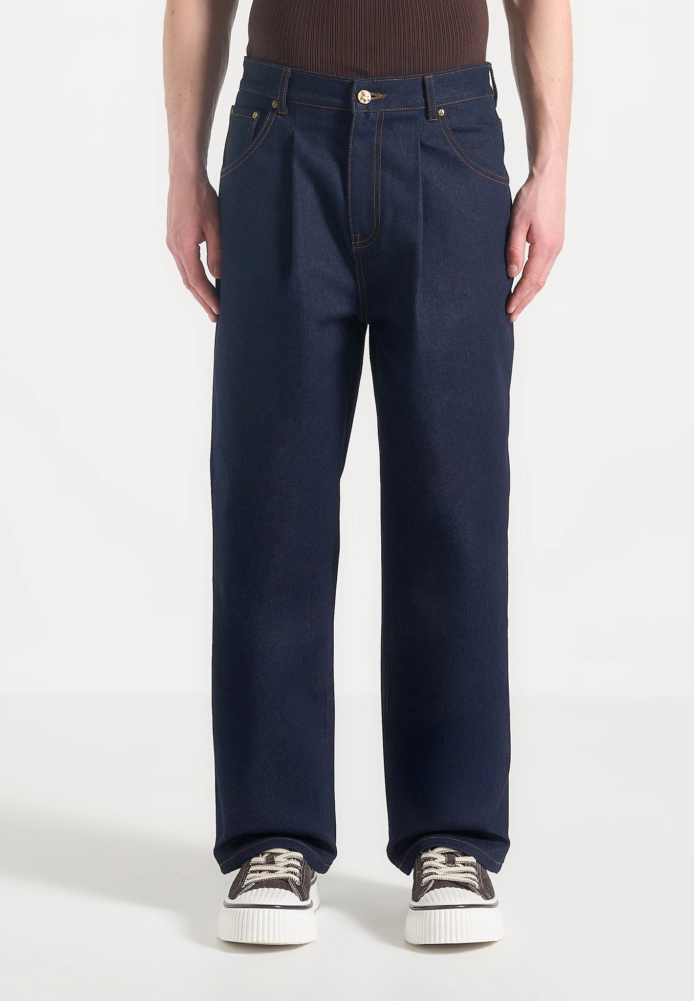 Pre Washed Denim Arnault - Pleated Denim Jeans - Indigo