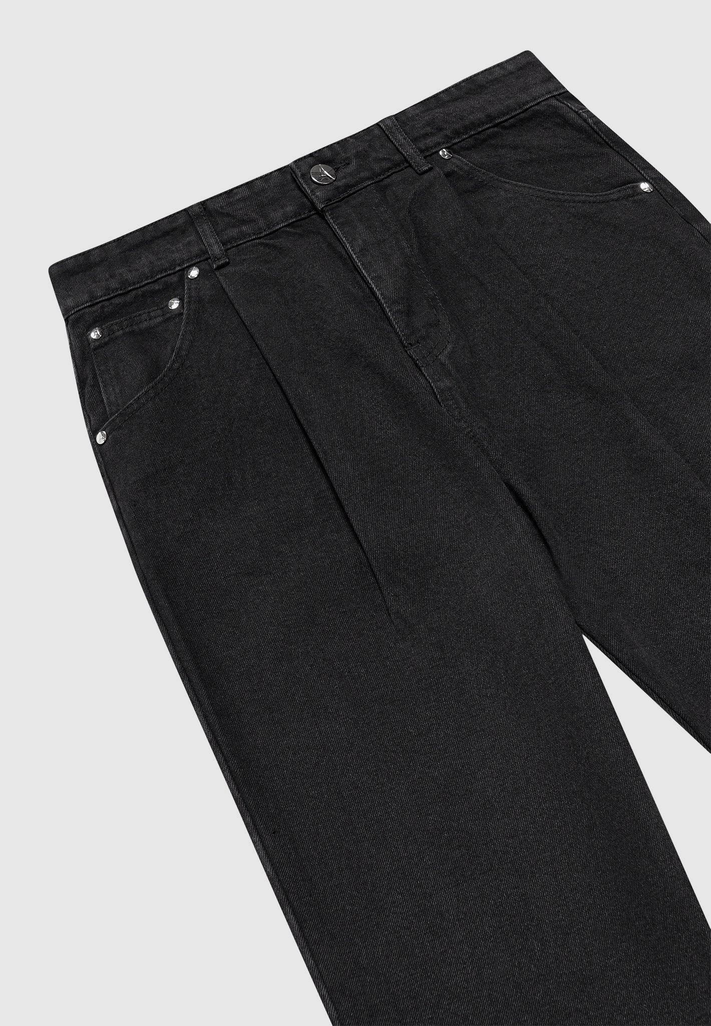 Arnault - Pleated Jeans - Washed Black Year Round