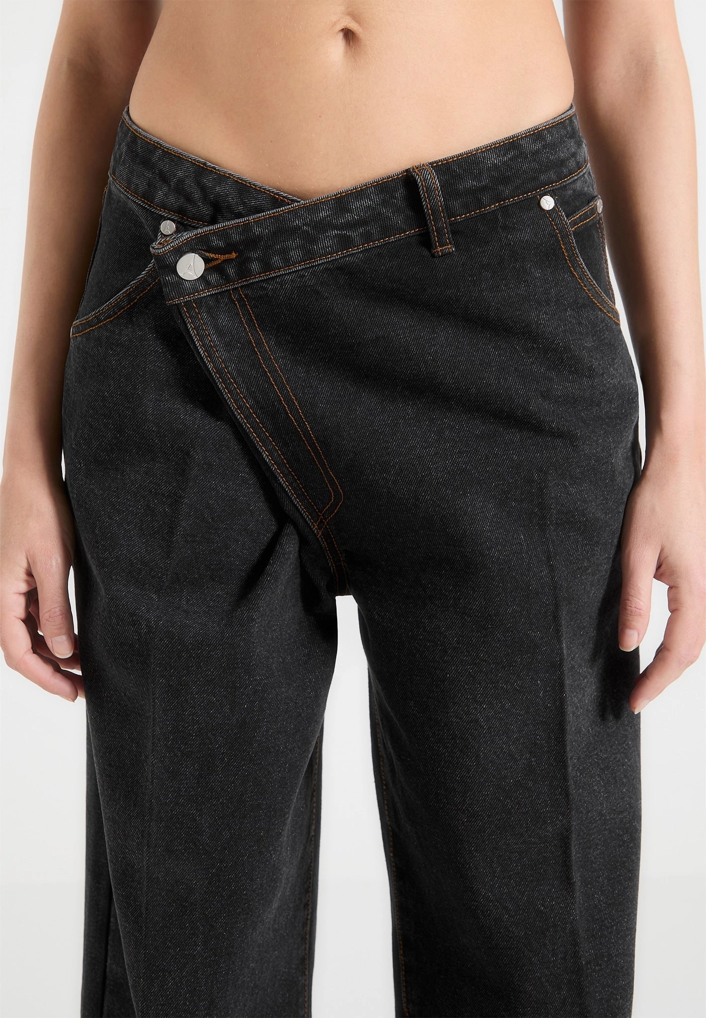 Party Look Modern Minimalist City Walk Weekend Warrior Astrid - Wrapover Wide Leg Jeans - Washed Black