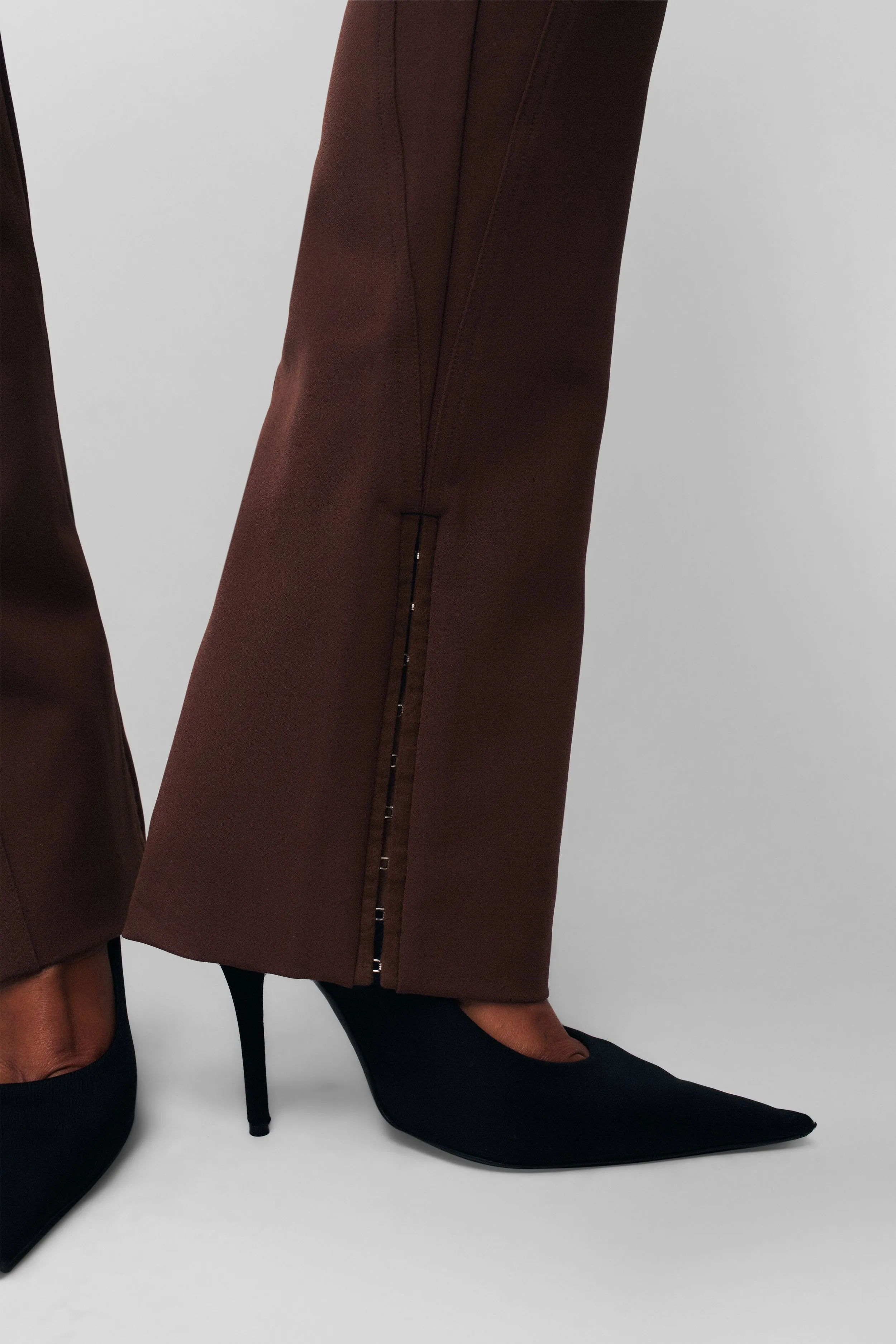 Flexible Knee Articulation SeamlessConstruction Aurora Trouser