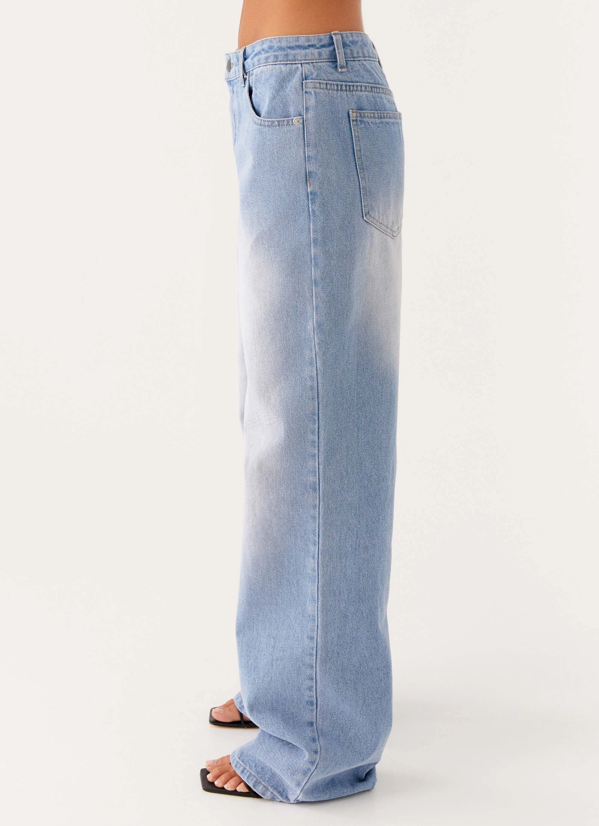 Sleek Waistband Back Again Straight Leg Denim Jeans - Light Wash Blue