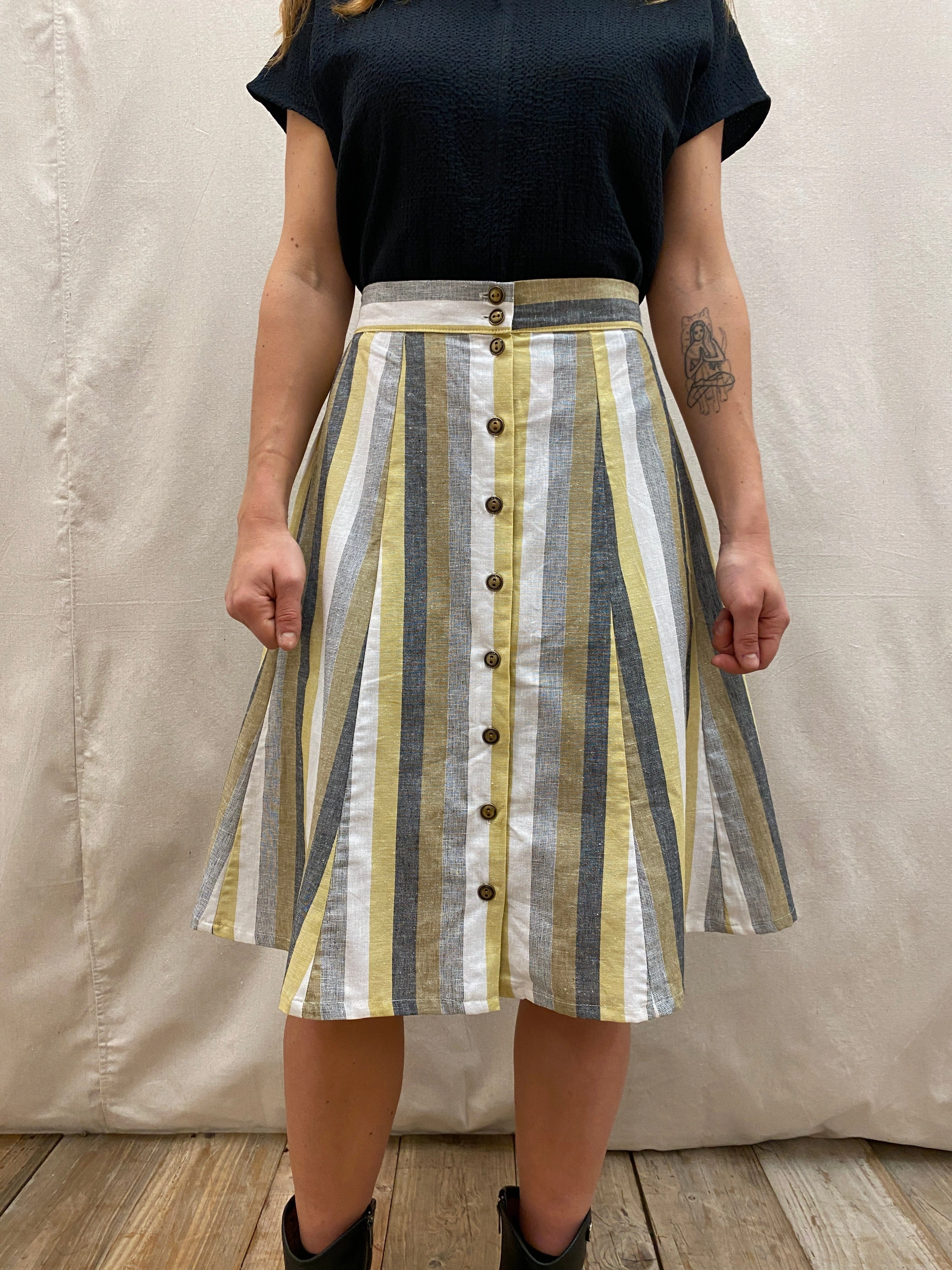 Bae Skirt in Linen Stripe Fit For Movement Body Fit