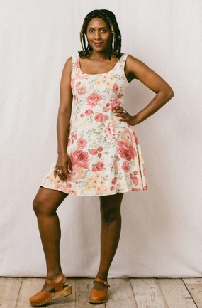Flexible Fit Subtle Stitch Delana Dress in Peach Floral