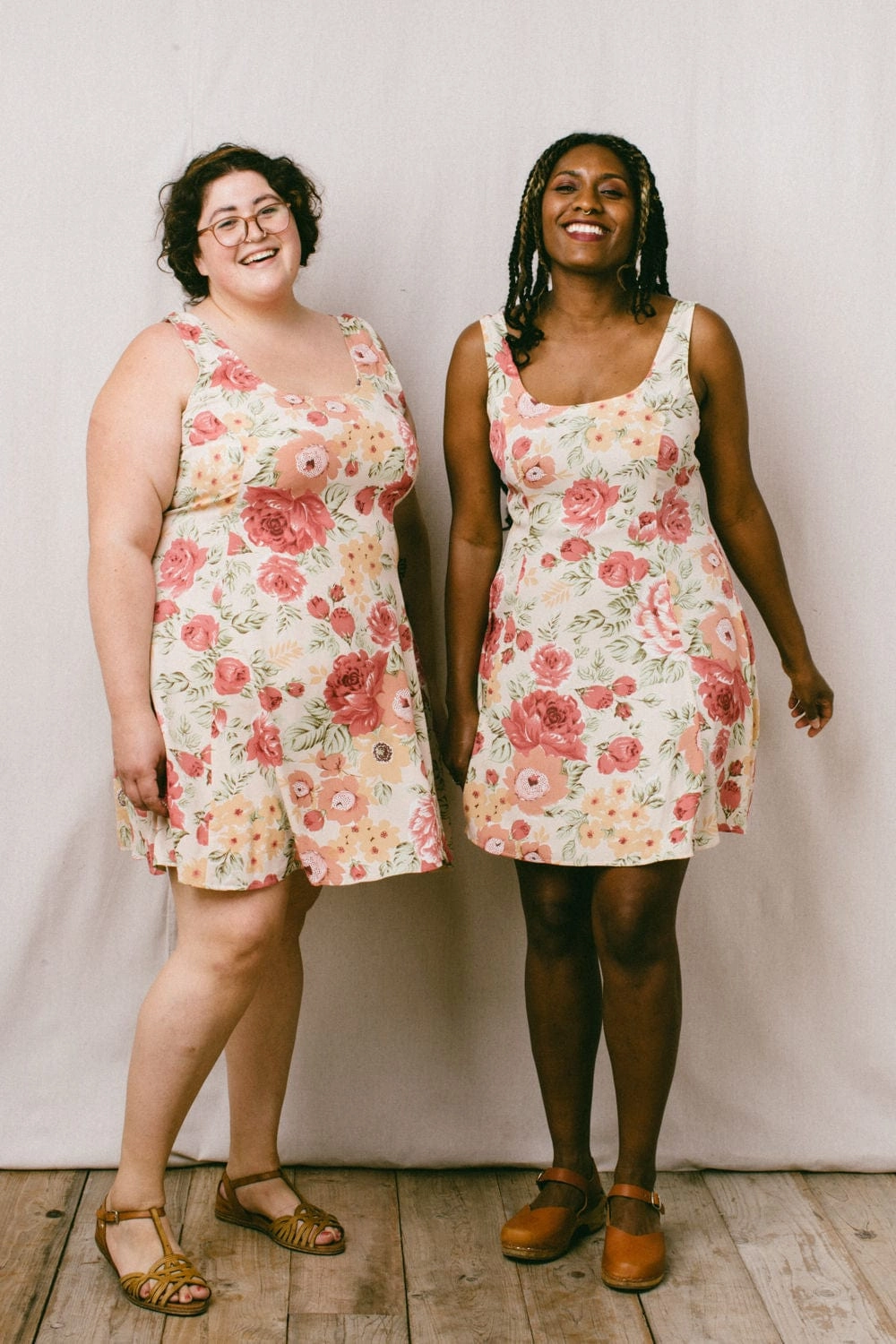 Feminine Tailoring Delana Dress in Peach Floral