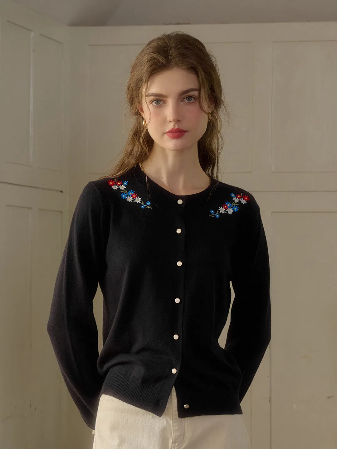 Contemporary Cut Hot Weather Daisy Round Neck Embroidered Cardigan