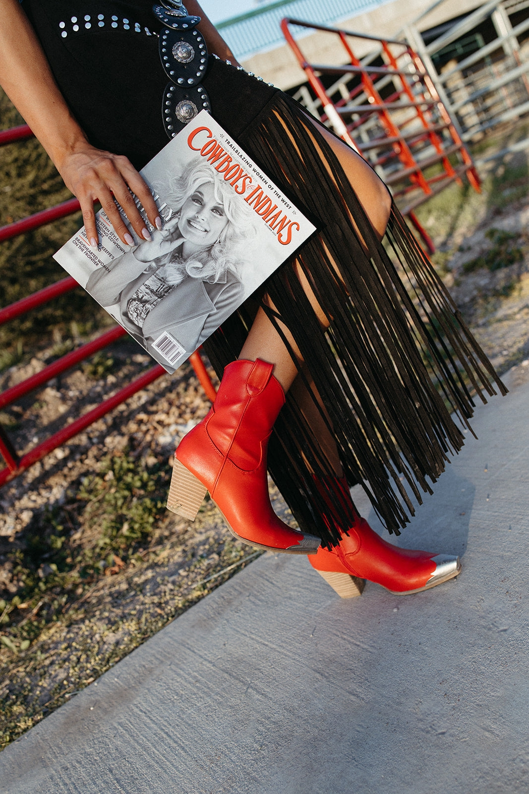 Relaxed Crew Neck Opening Western Sun Boots