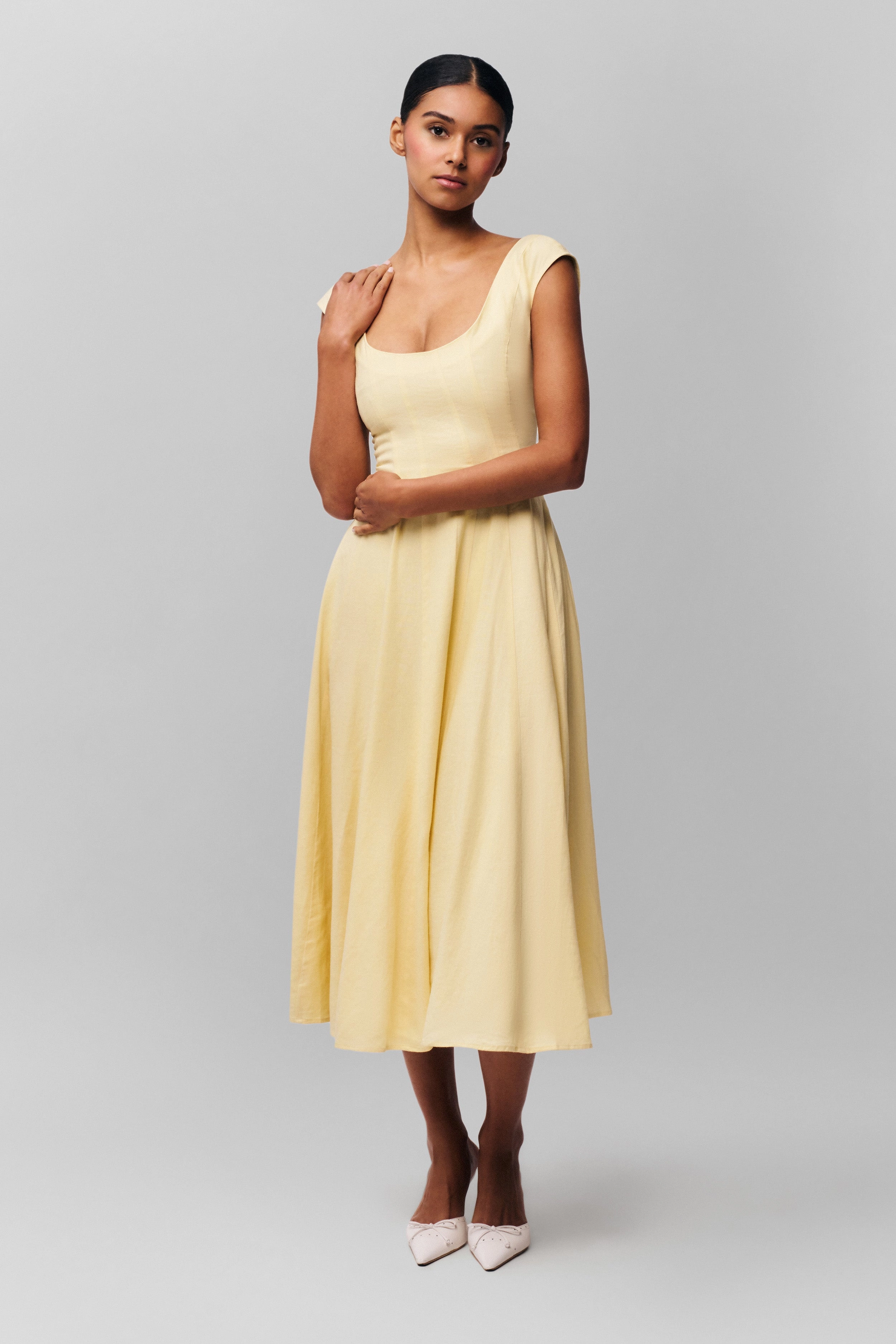 Clean Outline Classic Waistband Leila Dress