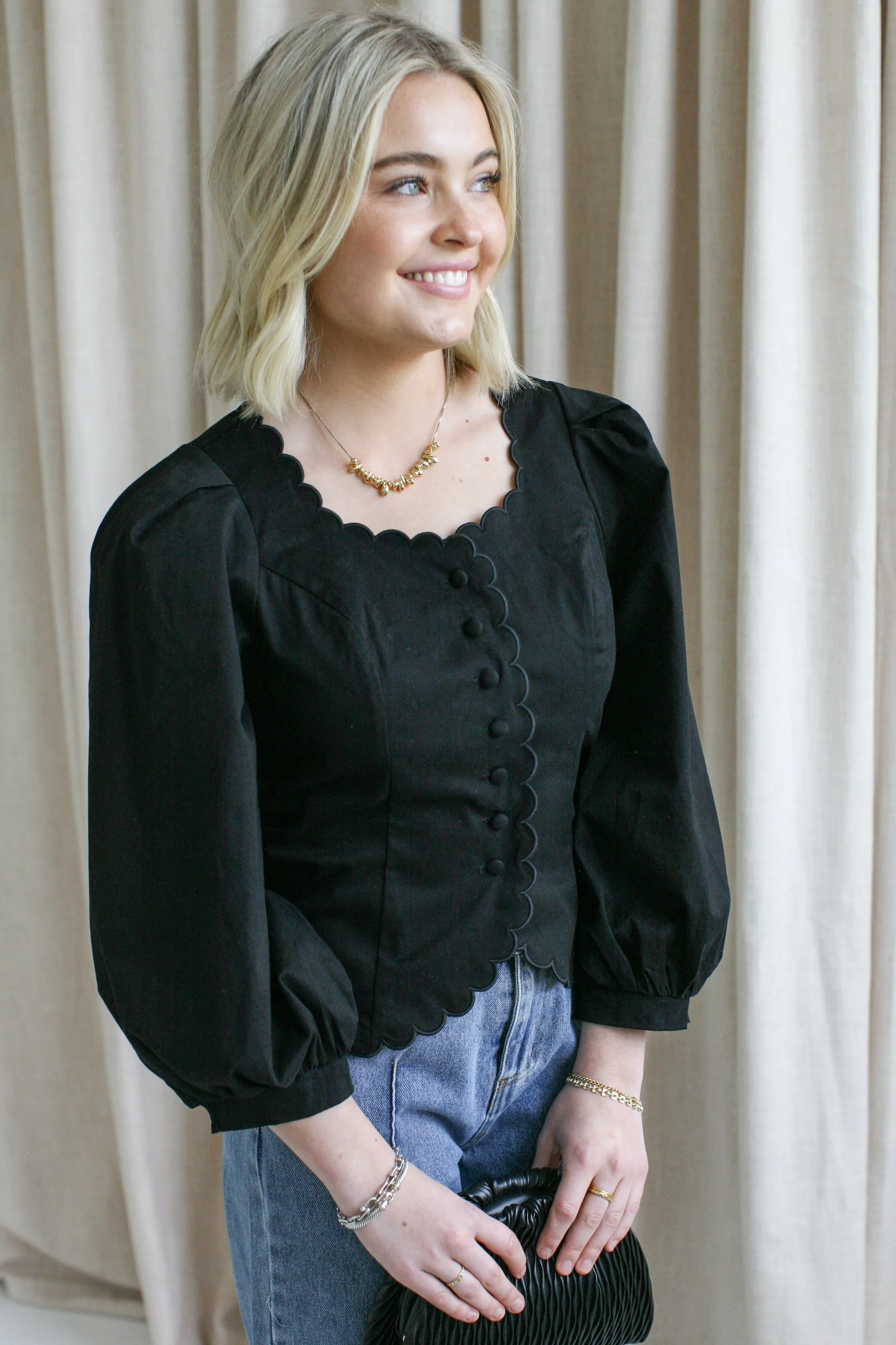 AntiPillTreatment Relaxed Tank Claudia Scallop Blouse-Black