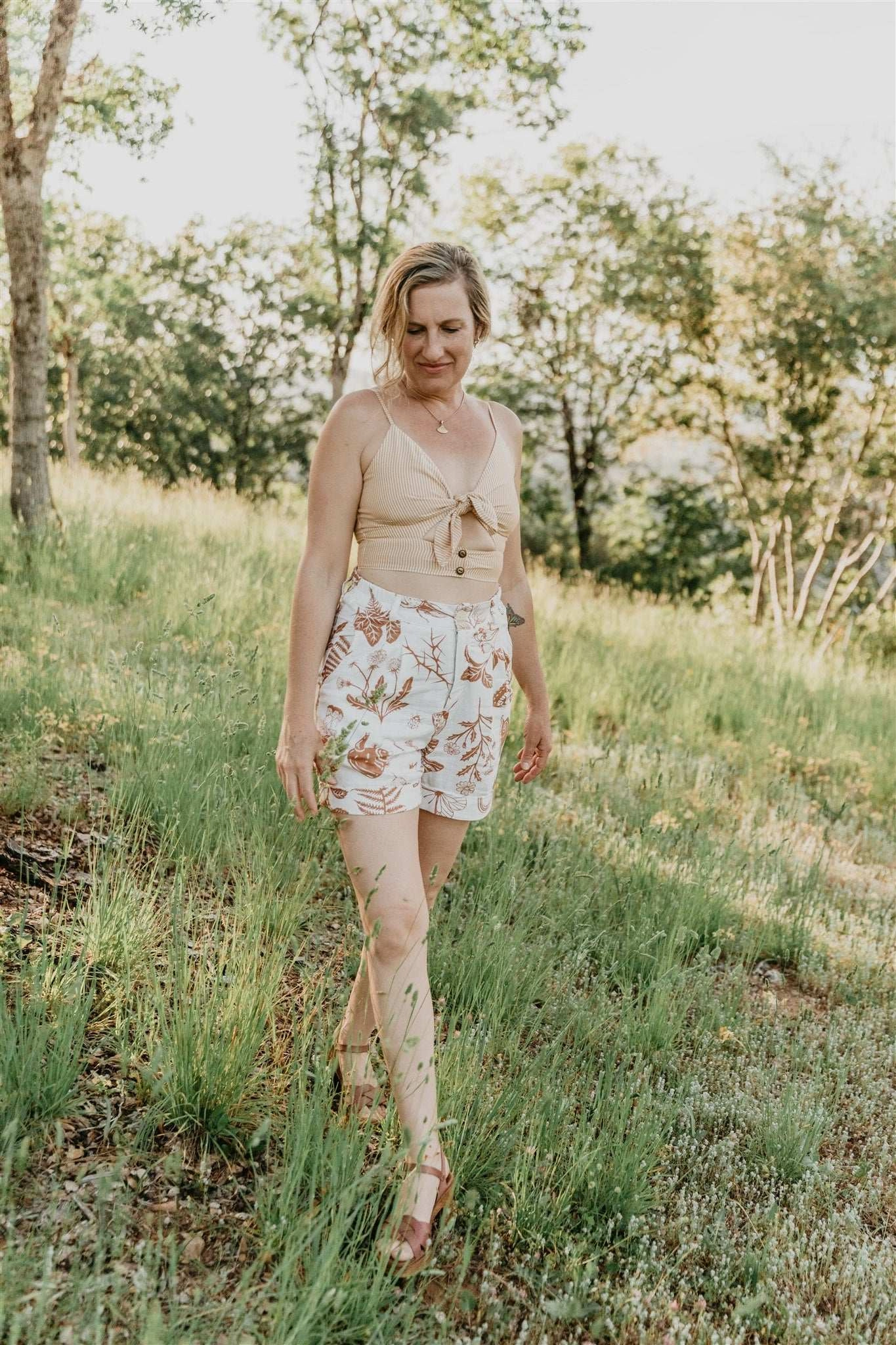 quick dry Perfect Shorts in Oat Woodland Wonder