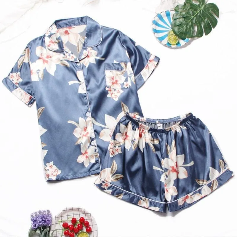 Cozy Chic: Women's Relaxed Fit Short Sleeve Pajama Set for Stylish Evenings