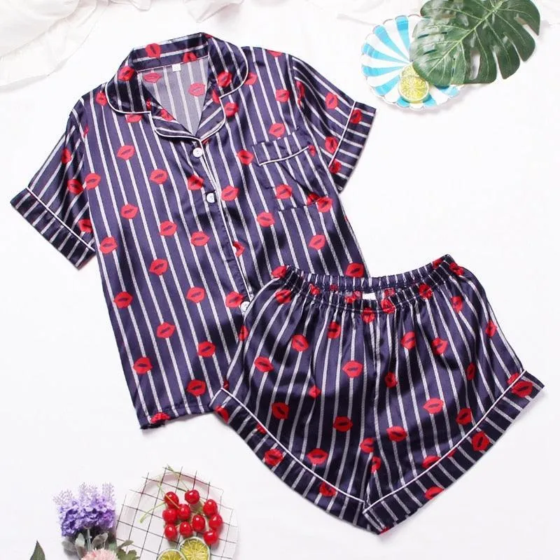 Cozy Chic: Women's Relaxed Fit Short Sleeve Pajama Set for Stylish Evenings