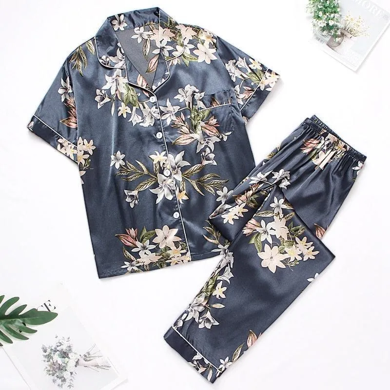 Cozy Chic: Women's Relaxed Fit Short Sleeve Pajama Set for Stylish Evenings