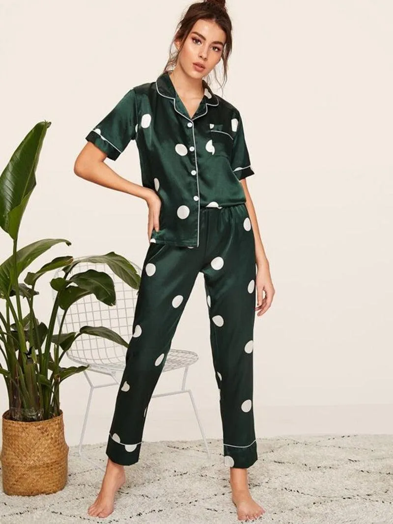 Cozy Chic: Women's Relaxed Fit Short Sleeve Pajama Set for Stylish Evenings