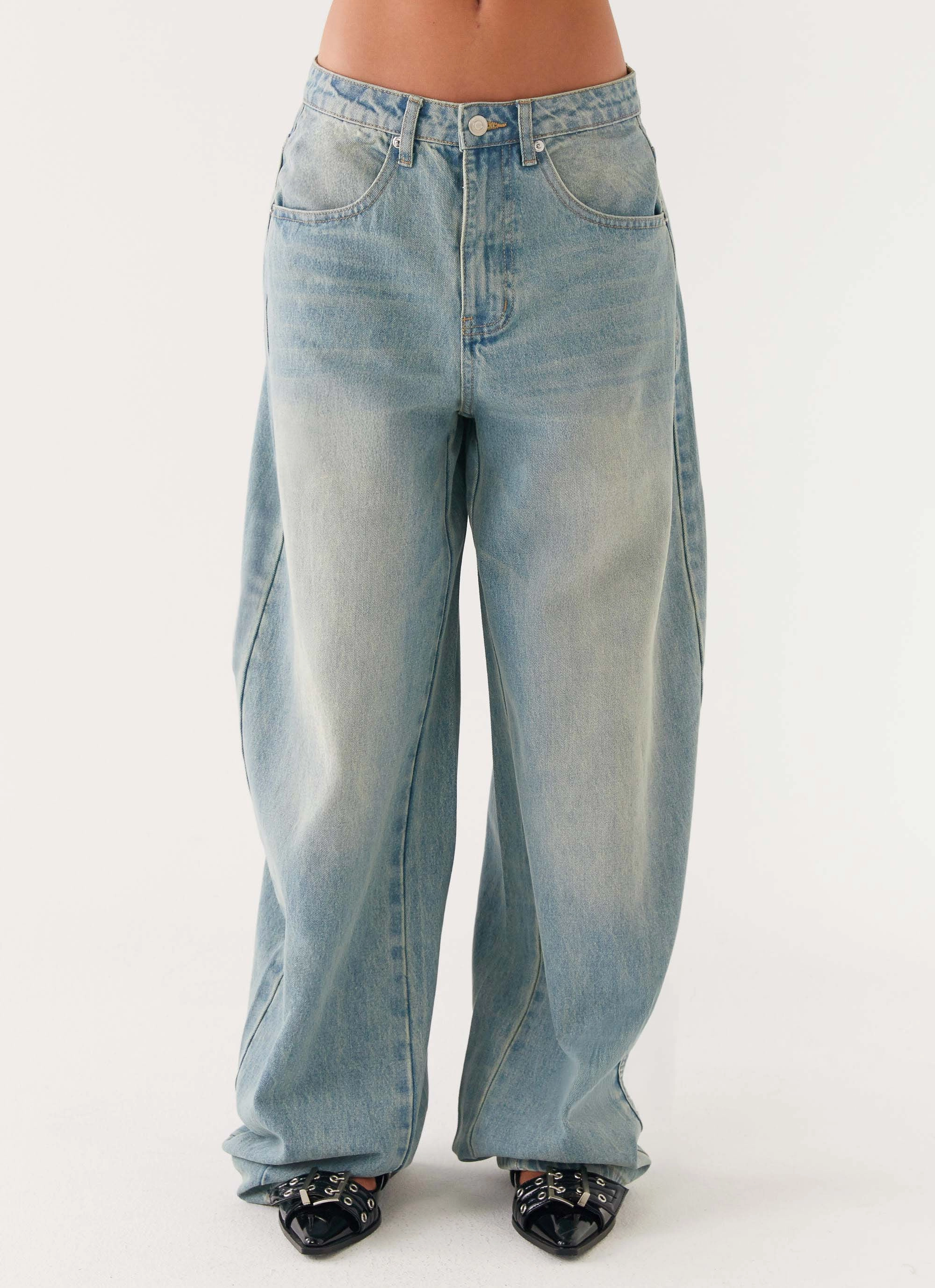 Relaxed Feel Durable Rivet Hardware Maxwell Baggy Jeans - Washed Blue