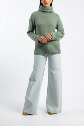 Thermoregulating Fabric Cashmere Oversized Turtleneck in Celadon