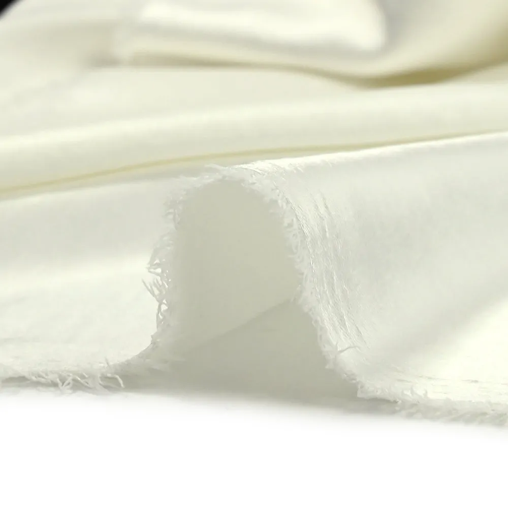 Crêpe envers satin lourd blanc cassé