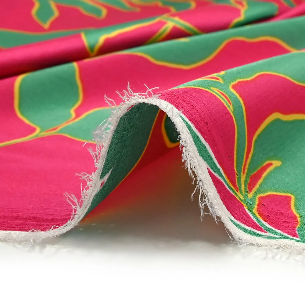 Crêpe satin polyester imprimé feuilles turquoise fond fuchsia