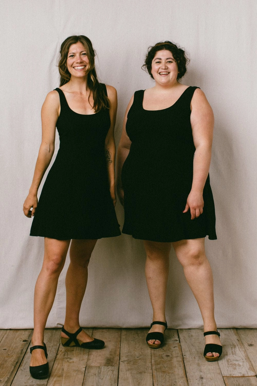 Perfectly Fitted Delana Dress in Black Linen