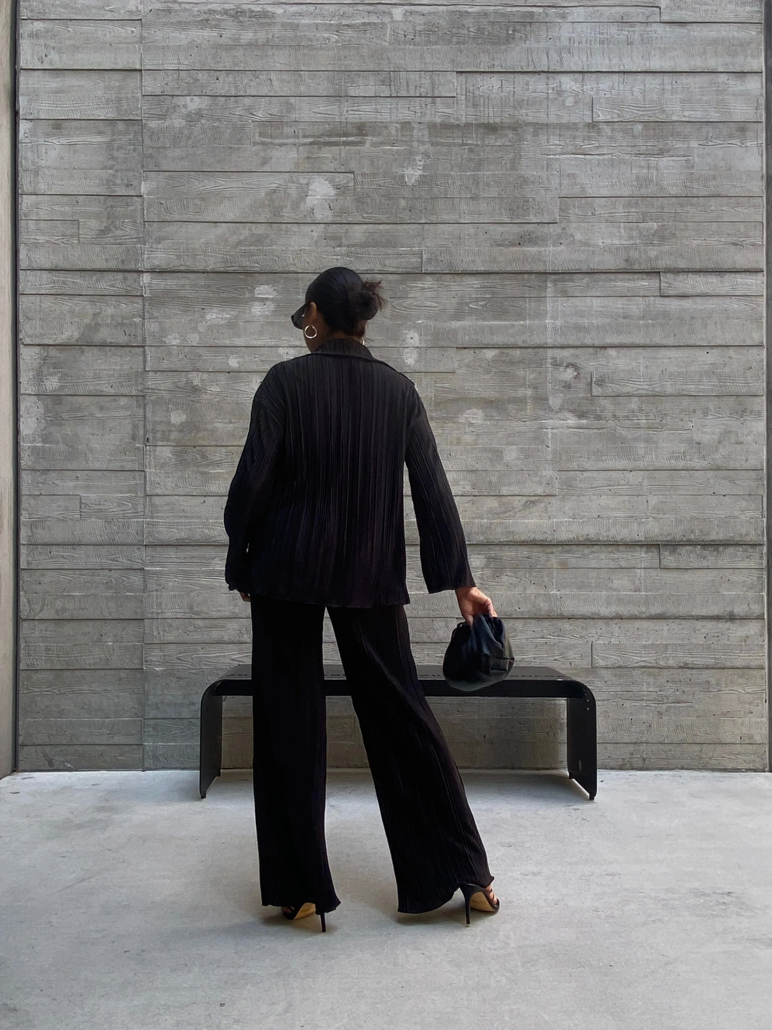 Diaz Woven Pleated Lettuce Edge Set (Black)
