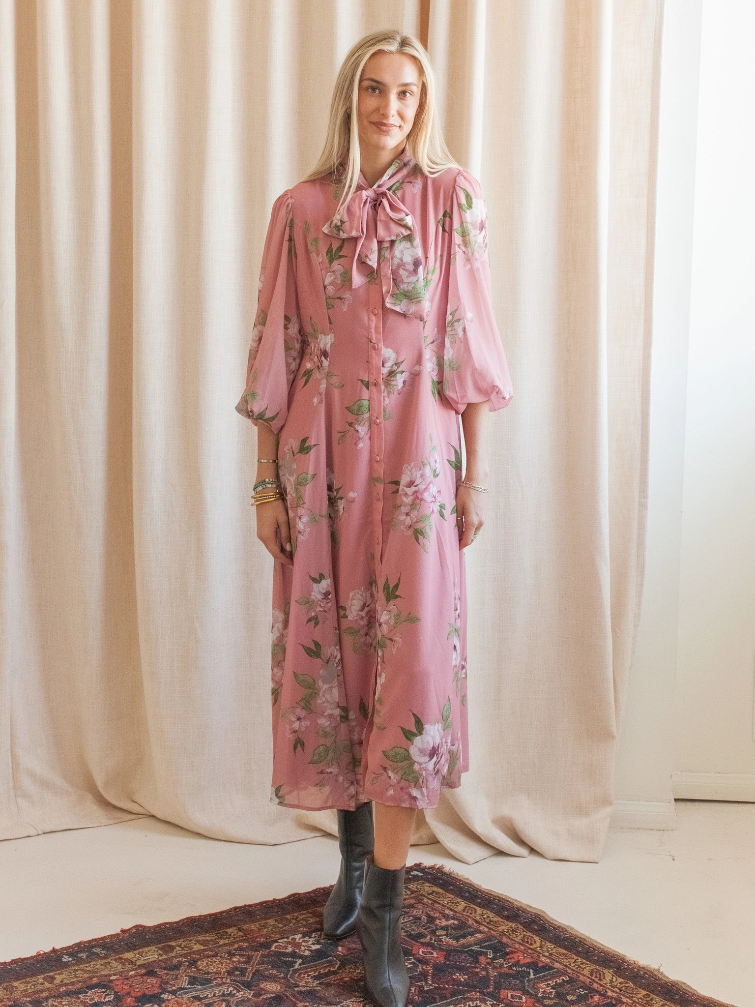 Elaine Floral Midi Dress Lightweight-Comfort Outdoor Scene
