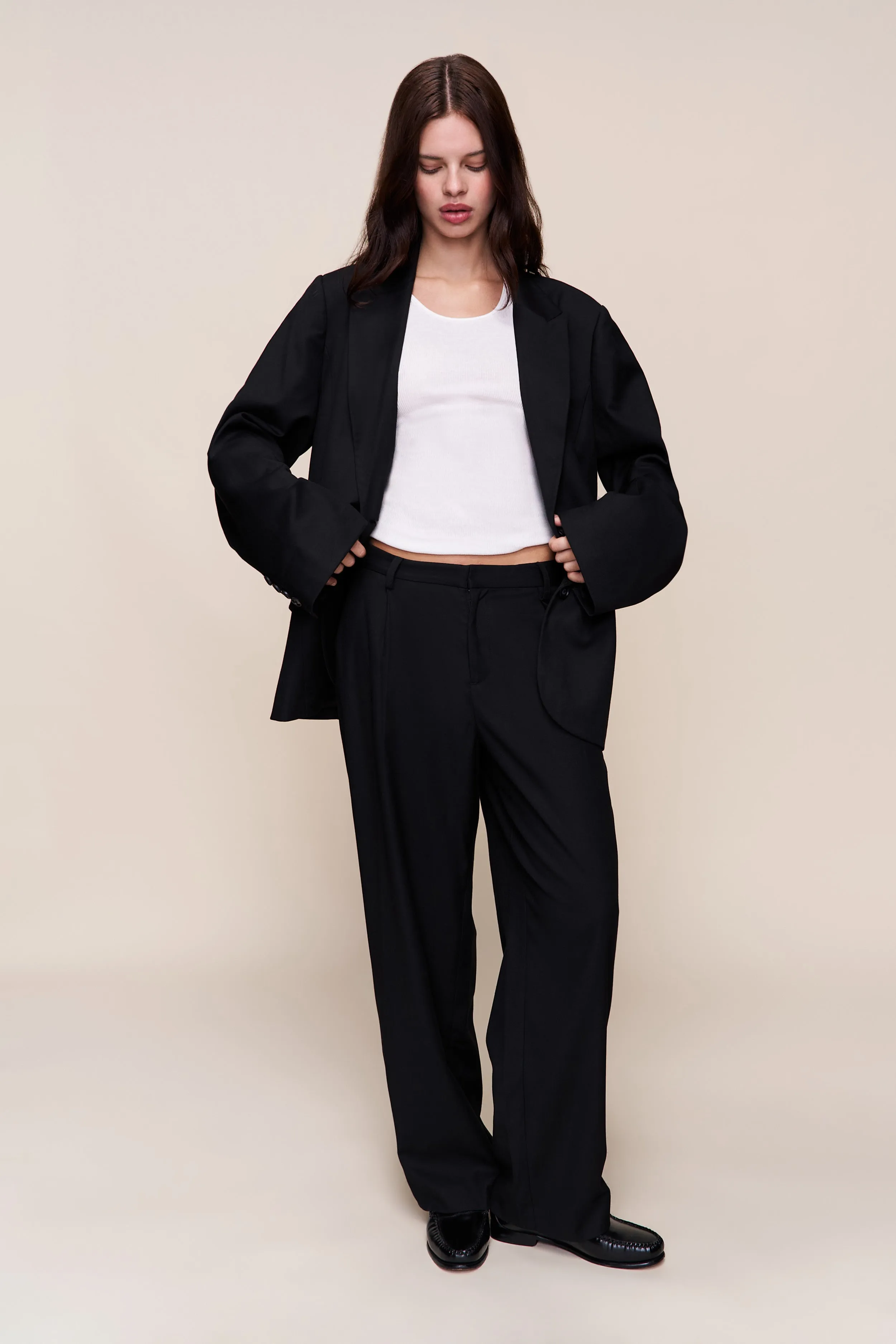 Leo Mid Rise Straight Pant Light and Cozy Sport Performance Design