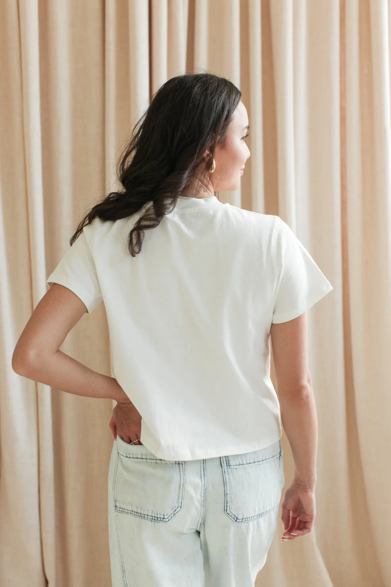 Elliot Tee White Oversized Silhouette Fashionable Style