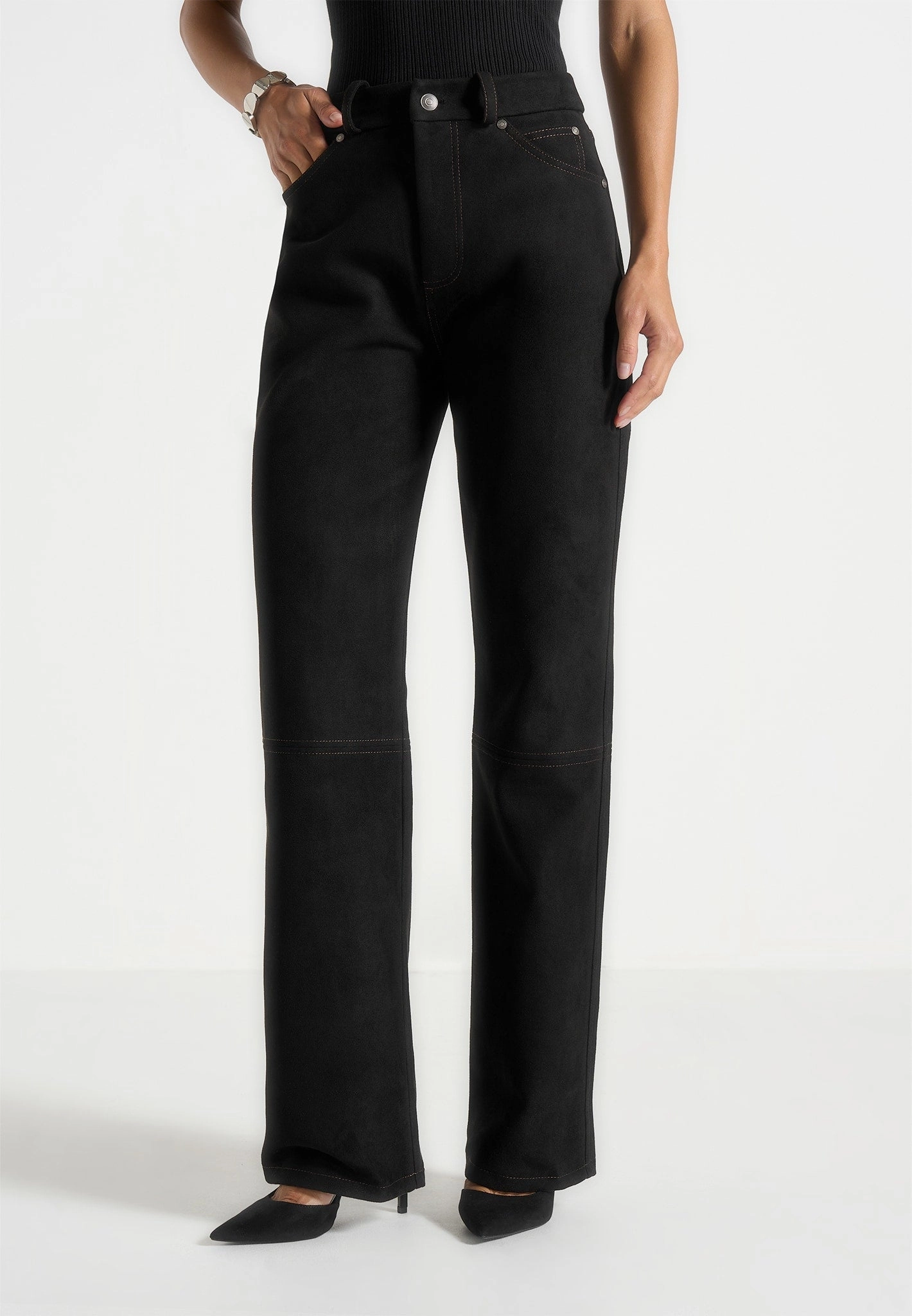 Hidden Rivet Details Sleek Fit Kalie - Suede Boyfriend Jeans - Black