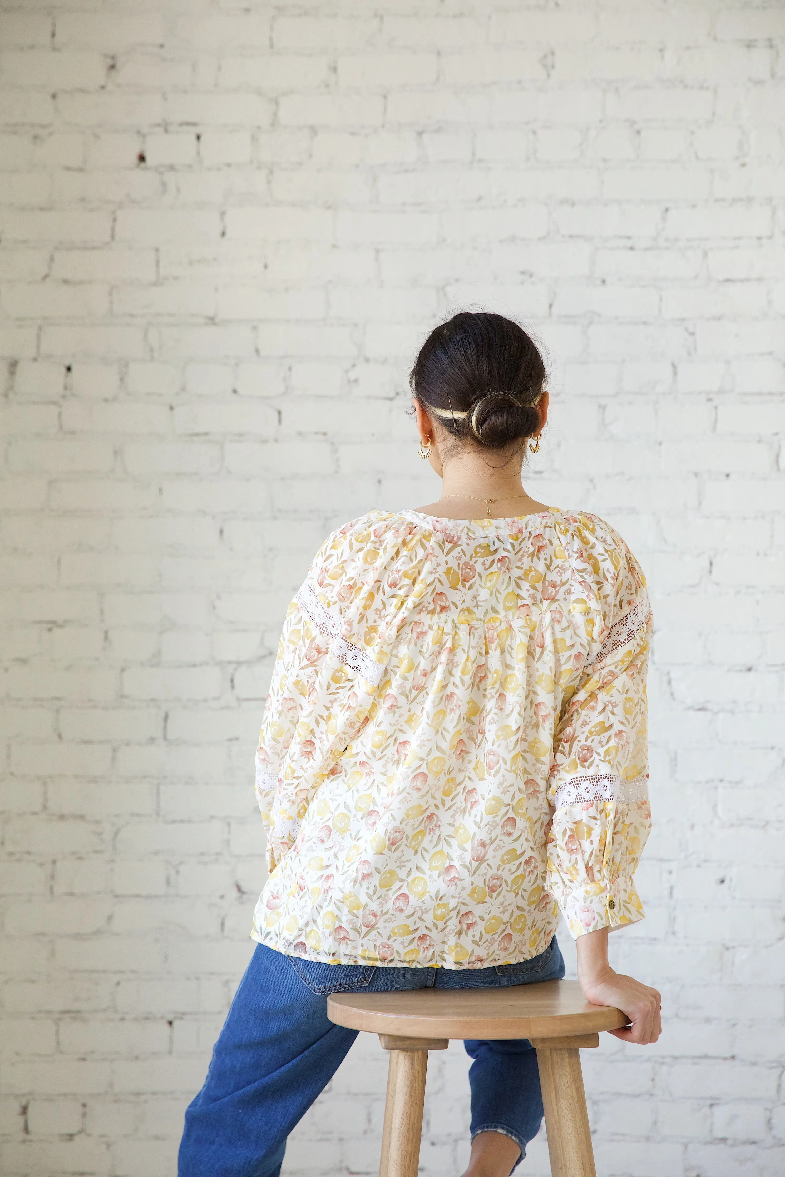 Evie Floral Blouse Ribbed Trim Details Compression Fit