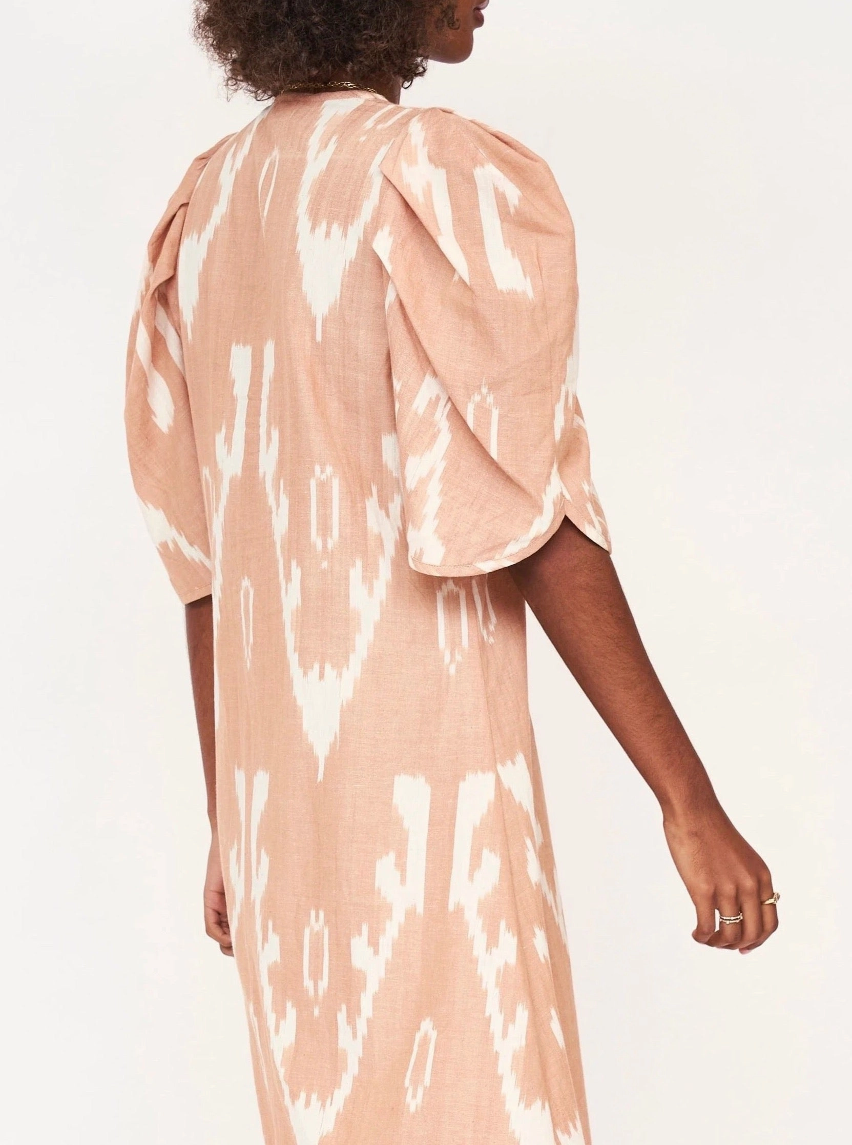Shiny surface Sleek Waistband Mirth Cassis in Conch Ikat/ Flat Hem