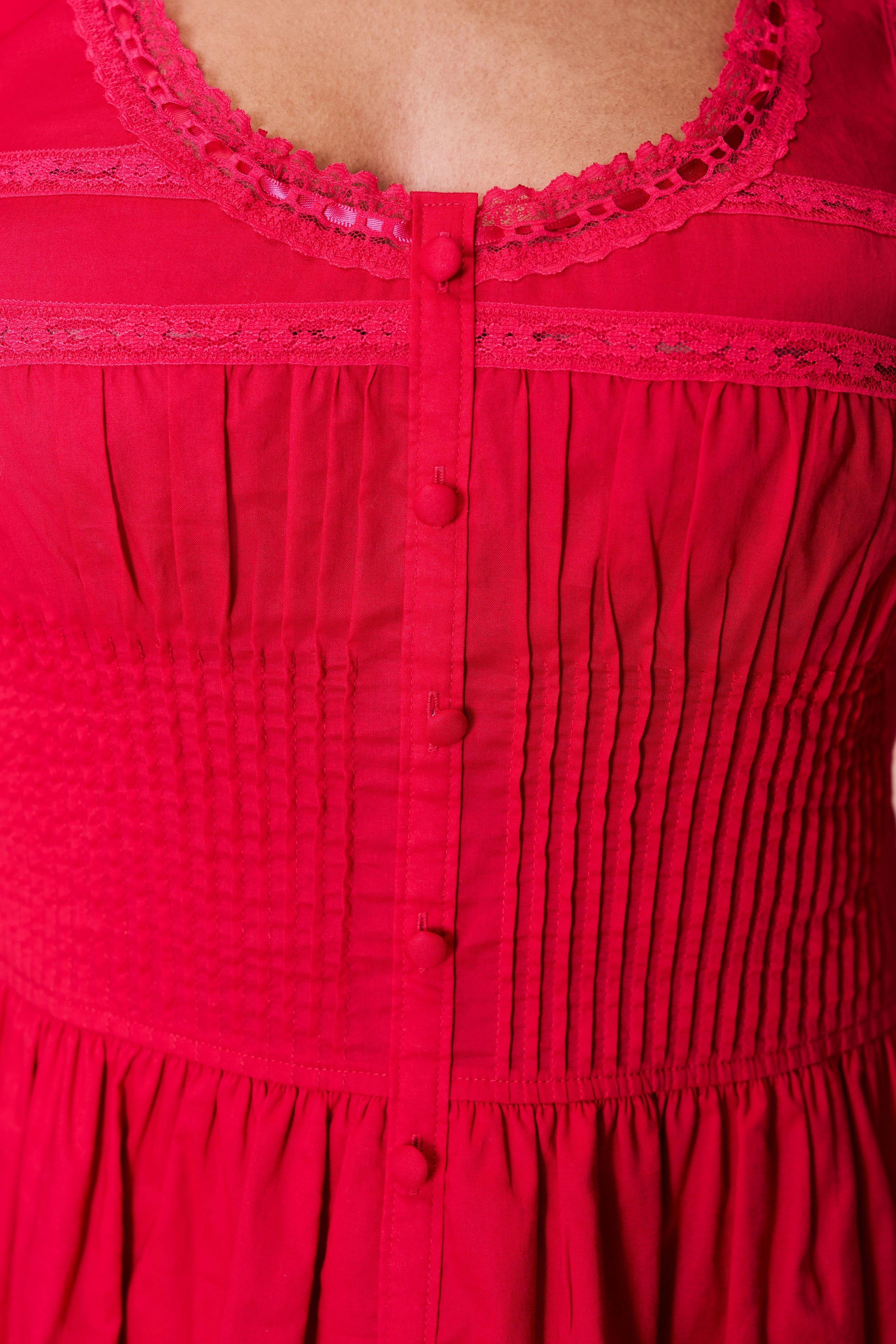 Slim-fit Lille Pintuck Dress