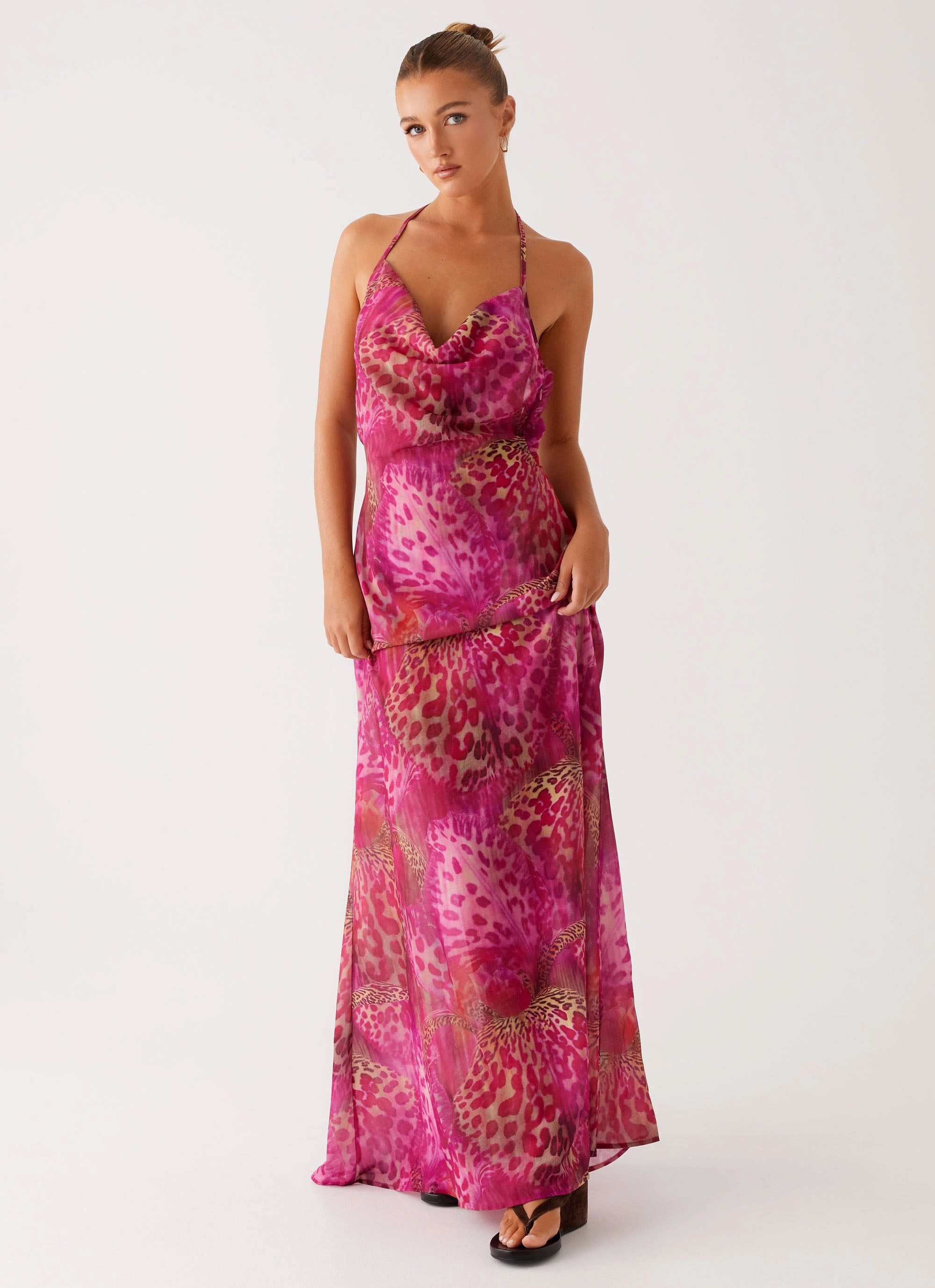 Tailored Fit Comfortable Style Fantasy Maxi Dress - Lavender Lagoon