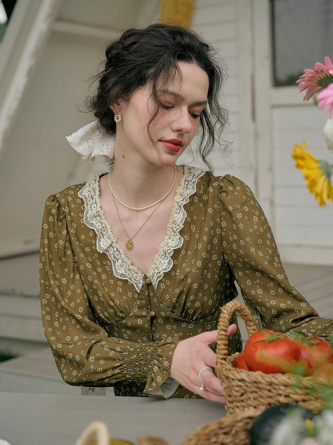 ??Final Sale??Laurel V-Neck Floral Blouse Reinforced Shoulders