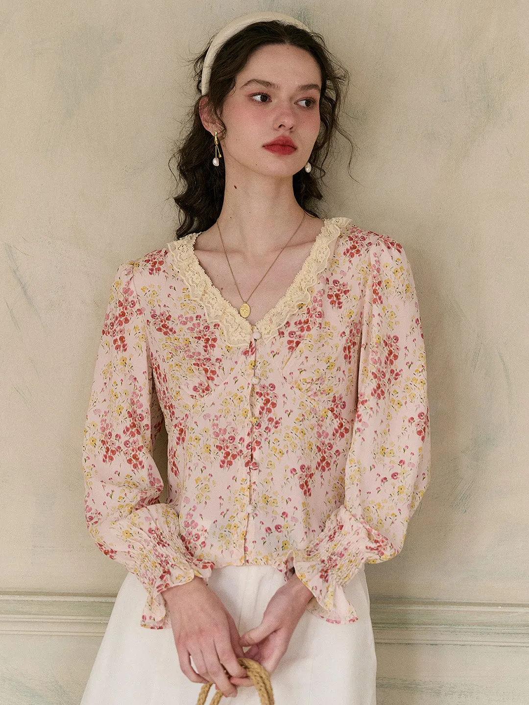 ??Final Sale??Laurel V-Neck Floral Blouse Hidden Zipper Closure HighDensityFoam
