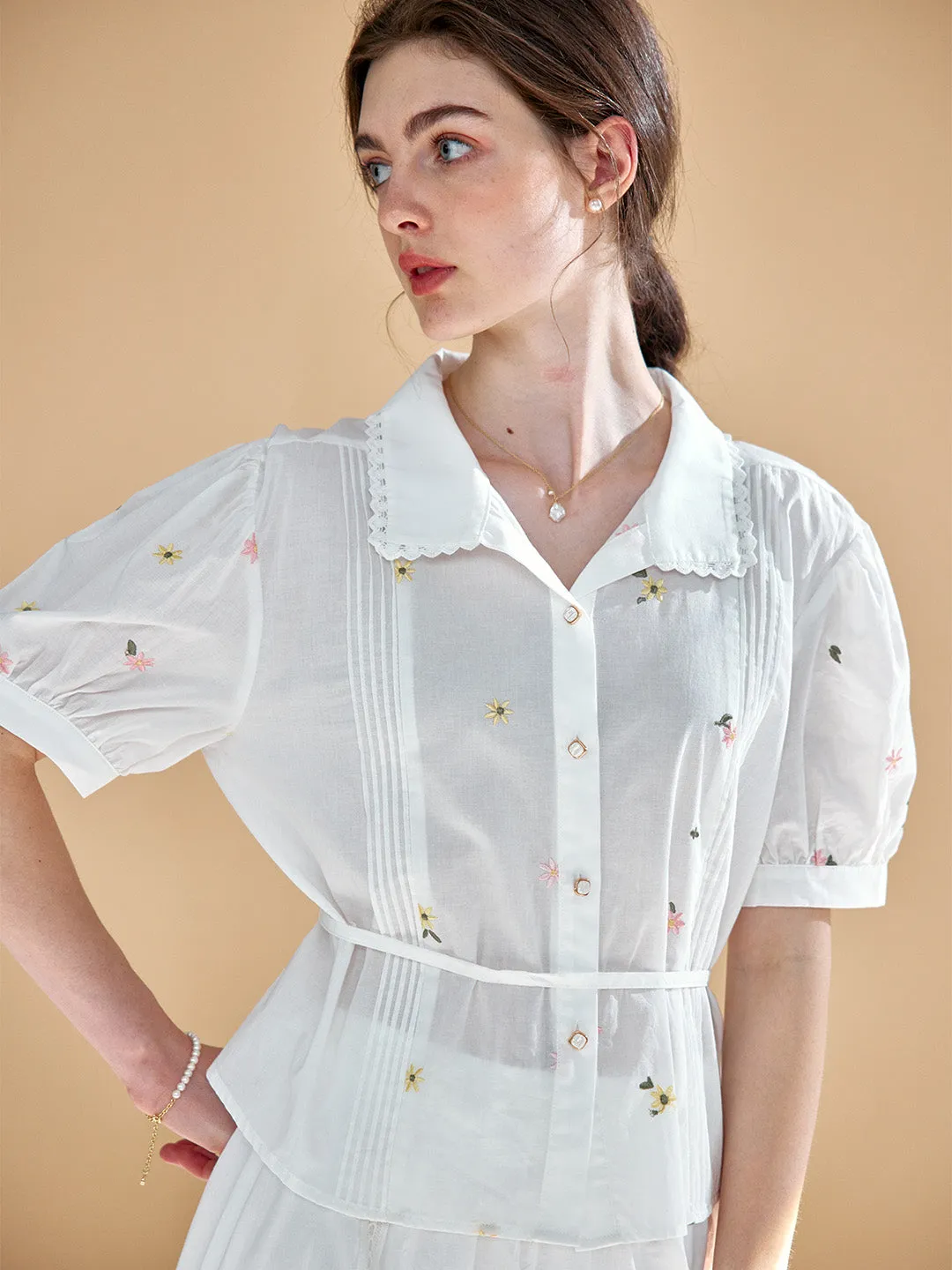 ??Final Sale??Savanna Simple Little Daisy Embroidered White Blouse PlacketDetail