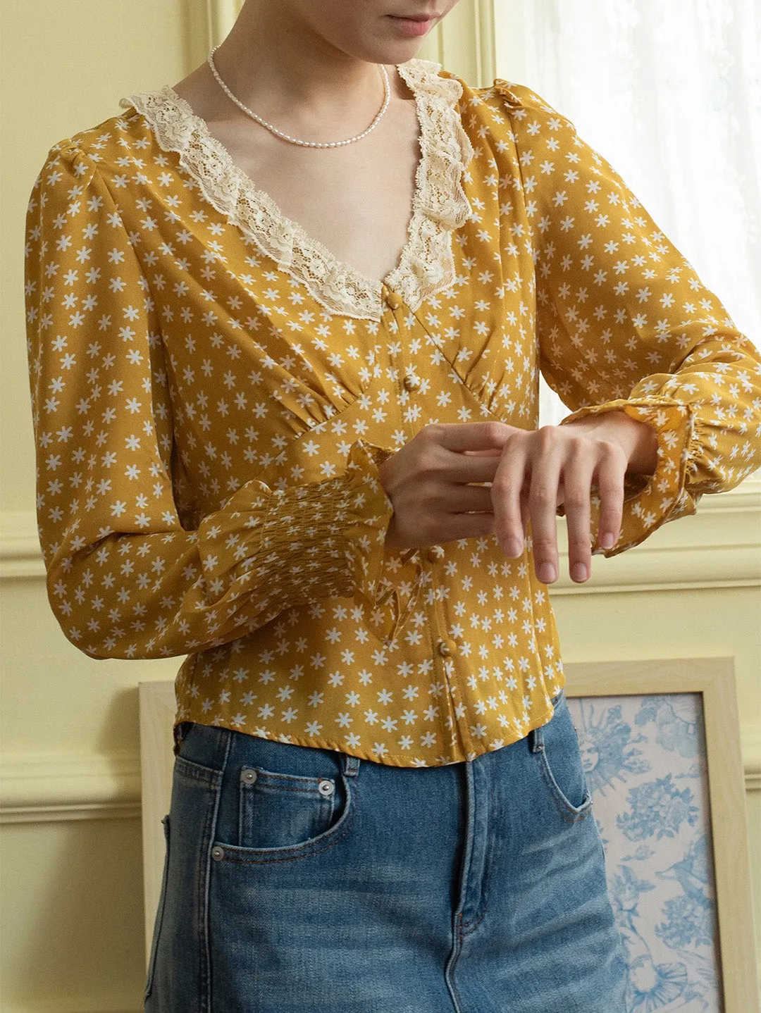 Non Iron Fabric ??Final Sale??Laurel V-Neck Floral Blouse