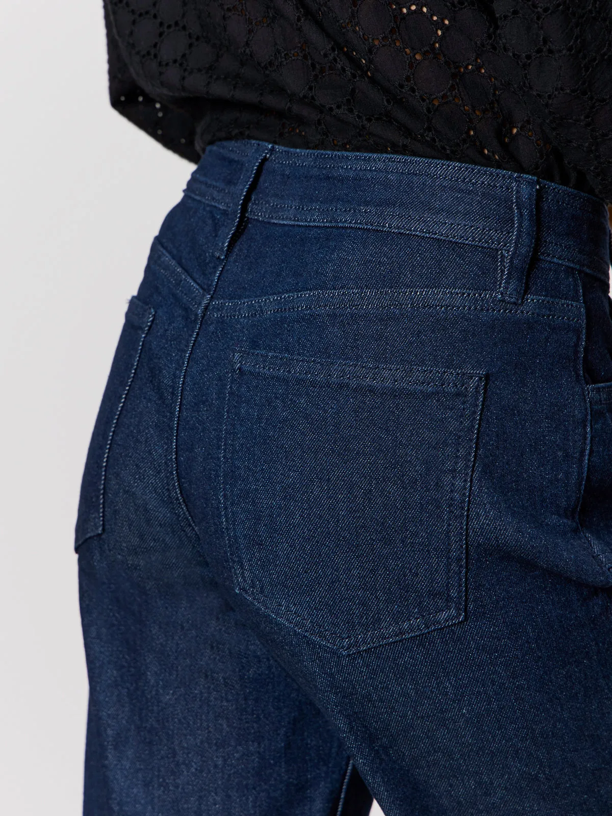Timeless Design Light Reflective Details League Crop Jeans Plot Twist