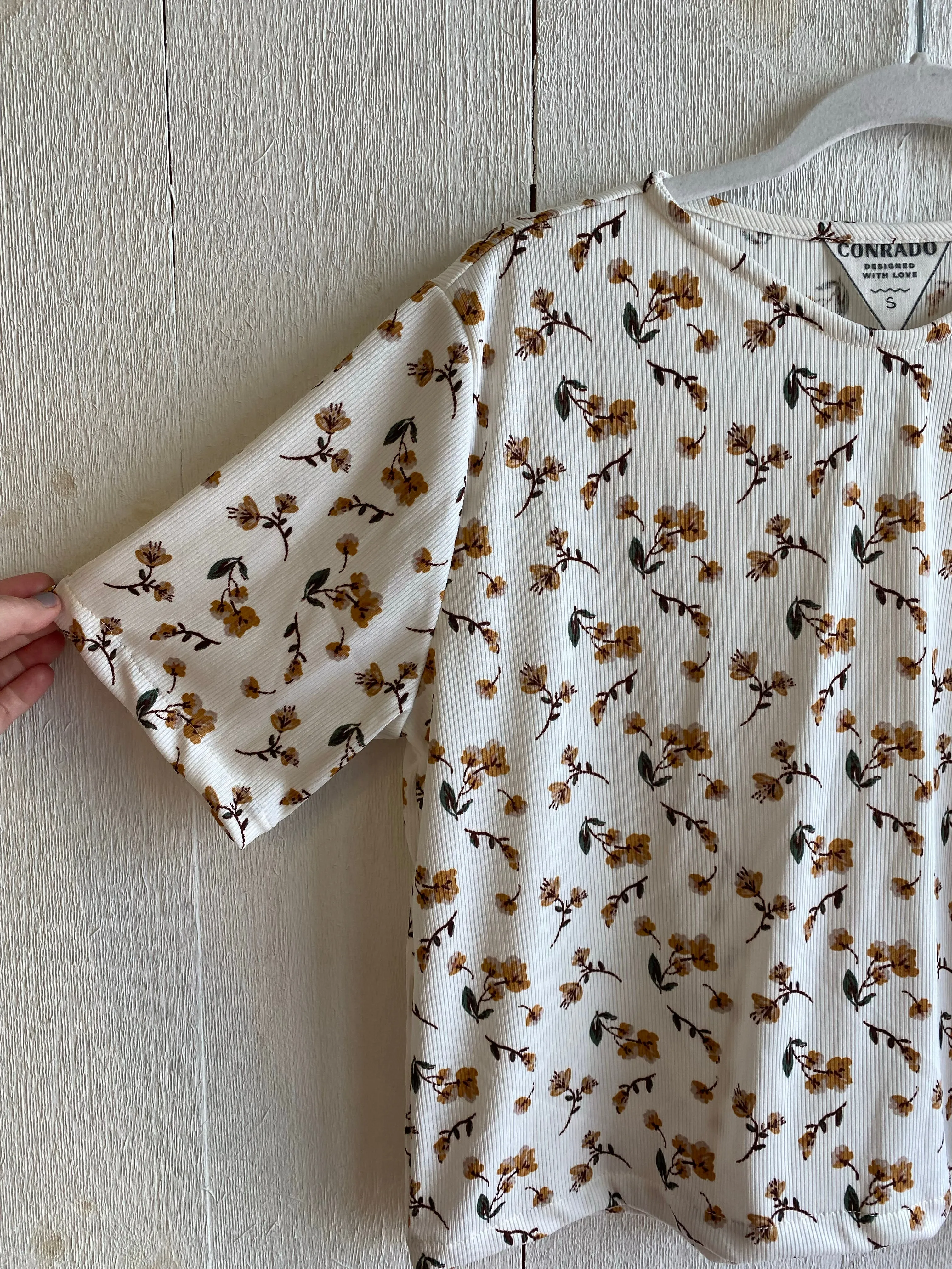 Forest White Floral Ribbed Top