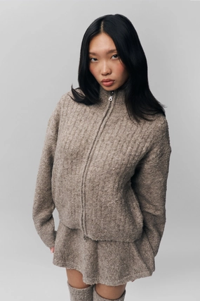 Weekend Comfort Simple Silhouette Mila Zip Up