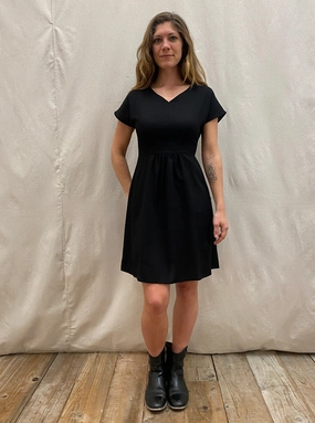 Sculpted Fit Quick Elegance Dolman Dress in Black Linen