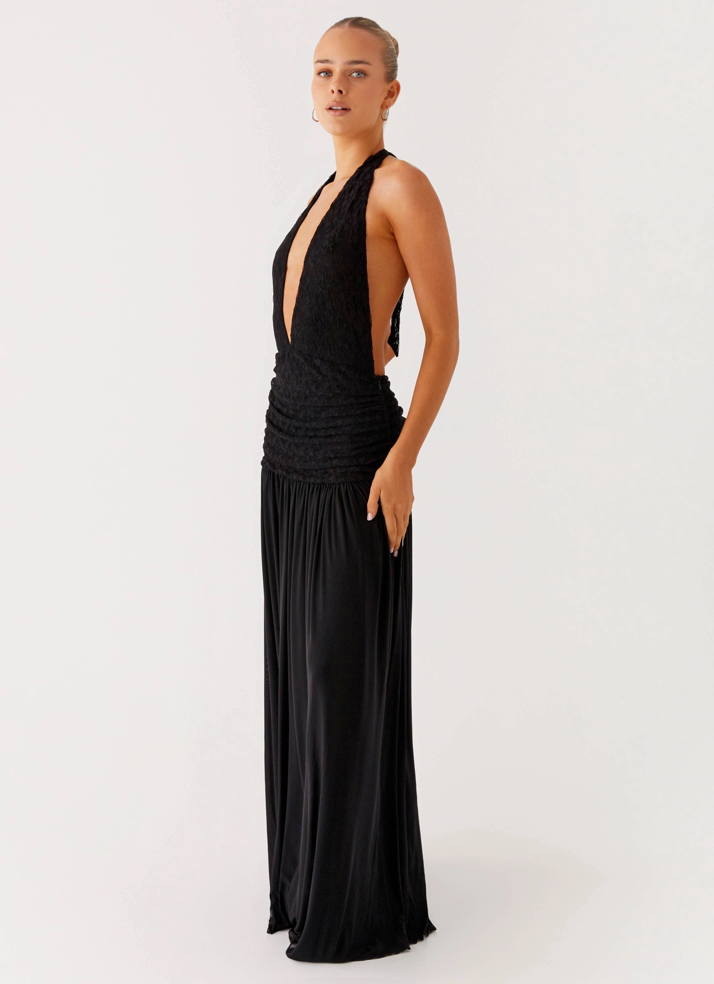 Full Attention Maxi Dress - Black Minimal Design travel mode