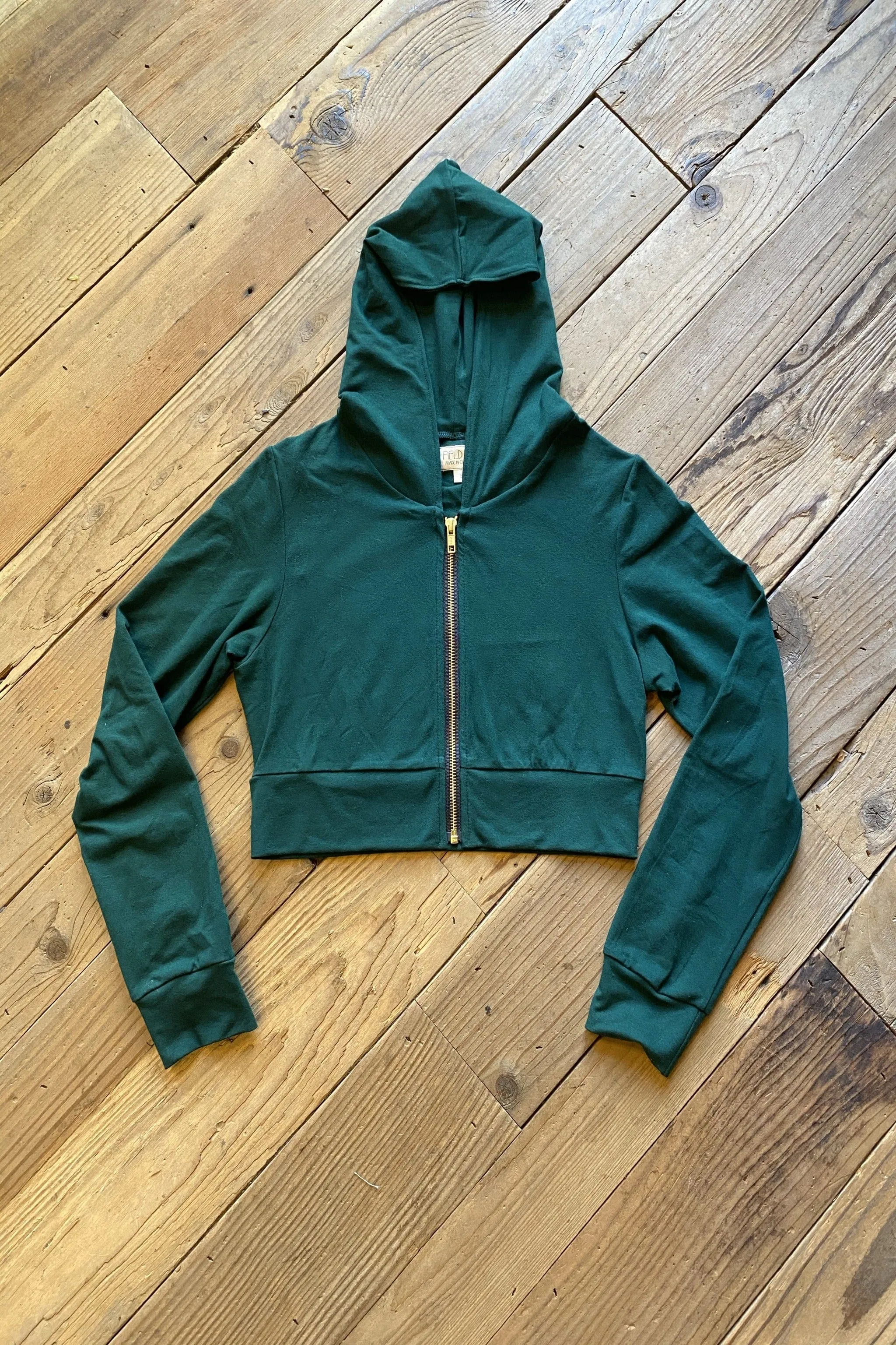 Hypoallergenic Lining FlexibleLayeredConstruction Cropped Hoodie In Emerald Green
