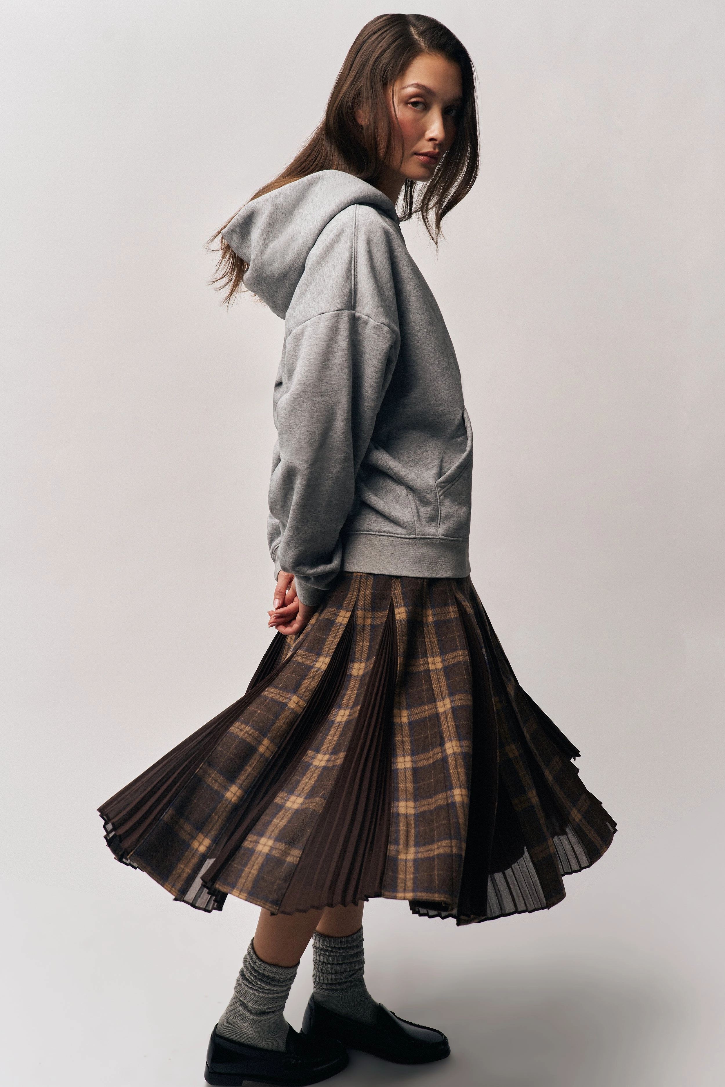 Gibson Chiffon Pleated Skirt Clean Outfit