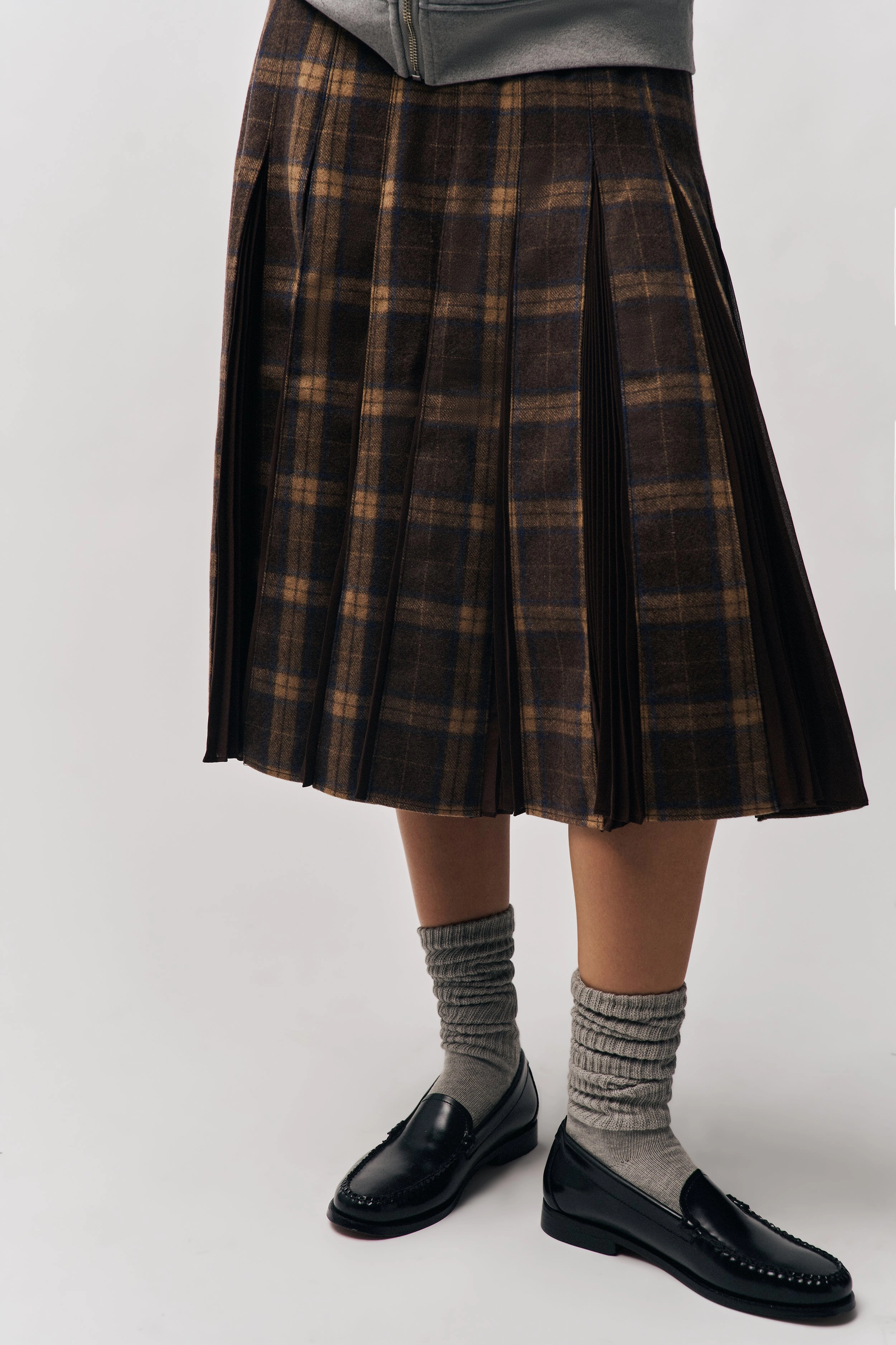 Gibson Chiffon Pleated Skirt Ombre effect
